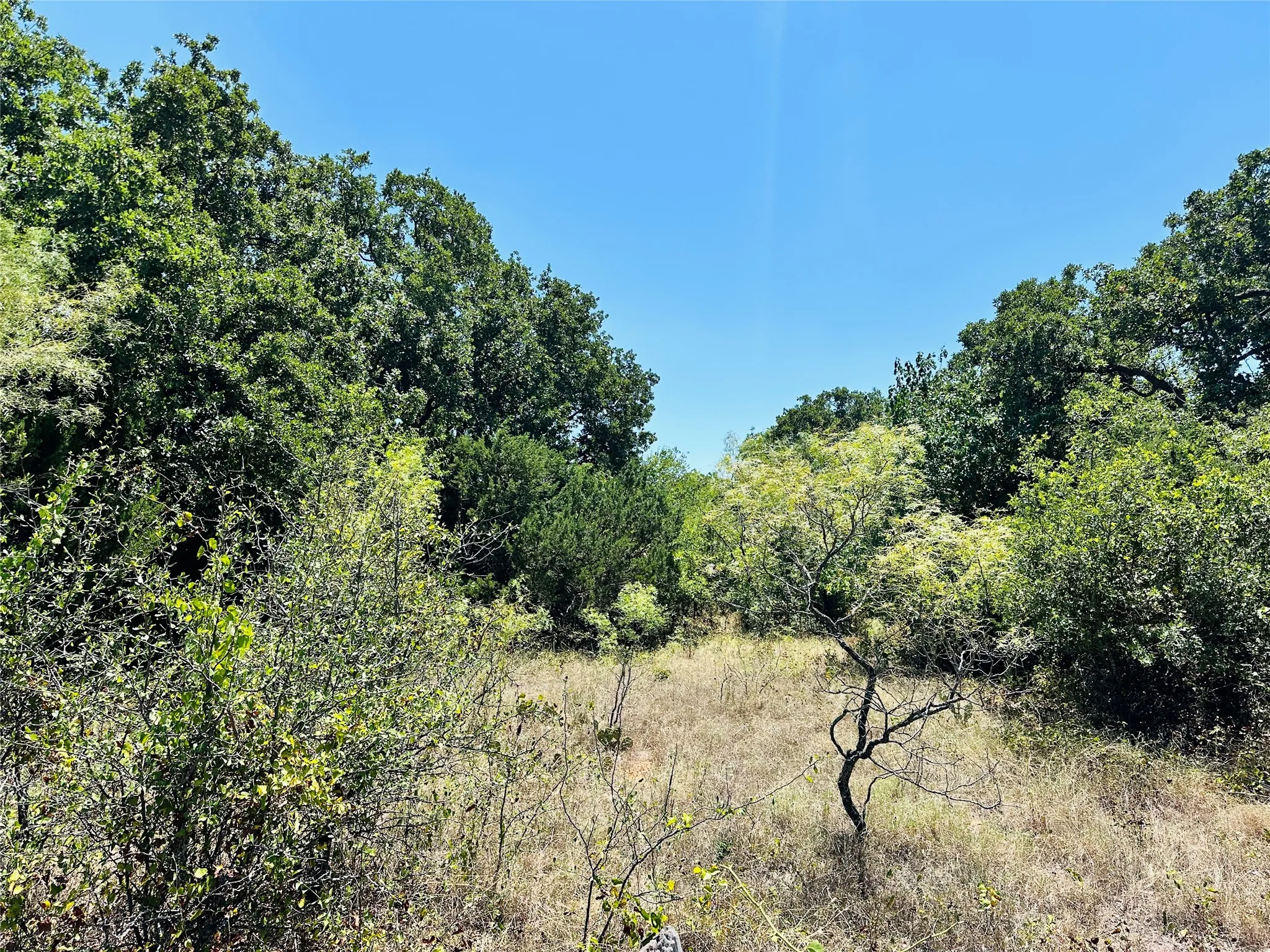 Single Family Residence For Sale in Brown County , 1020 Pleasant Valley Road, May, Texas 76857, 1 Bedroom, 1 Bathroom, Garage spaces, 576 Sqft, built in 2004, mls#21359378, Real Estate Agent in May, Homes For Sale in Brown county, Homes For Sale in May, Realtor in May Texas, Real Estate Brokerage Independent Realty Texas, Luminita Cordes Realtor