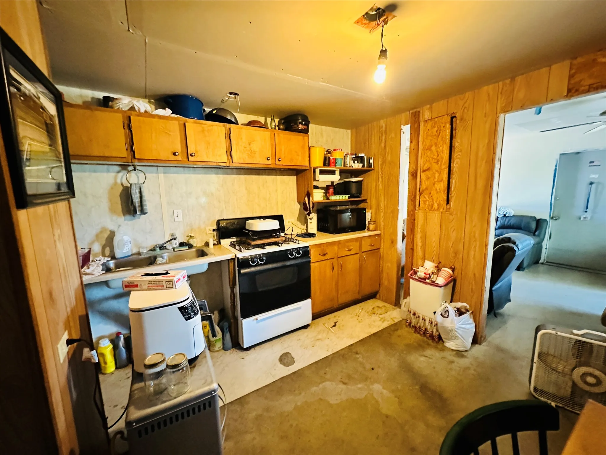 Single Family Residence For Sale in Brown County , 1020 Pleasant Valley Road, May, Texas 76857, 1 Bedroom, 1 Bathroom, Garage spaces, 576 Sqft, built in 2004, mls#21359378, Real Estate Agent in May, Homes For Sale in Brown county, Homes For Sale in May, Realtor in May Texas, Real Estate Brokerage Independent Realty Texas, Luminita Cordes Realtor