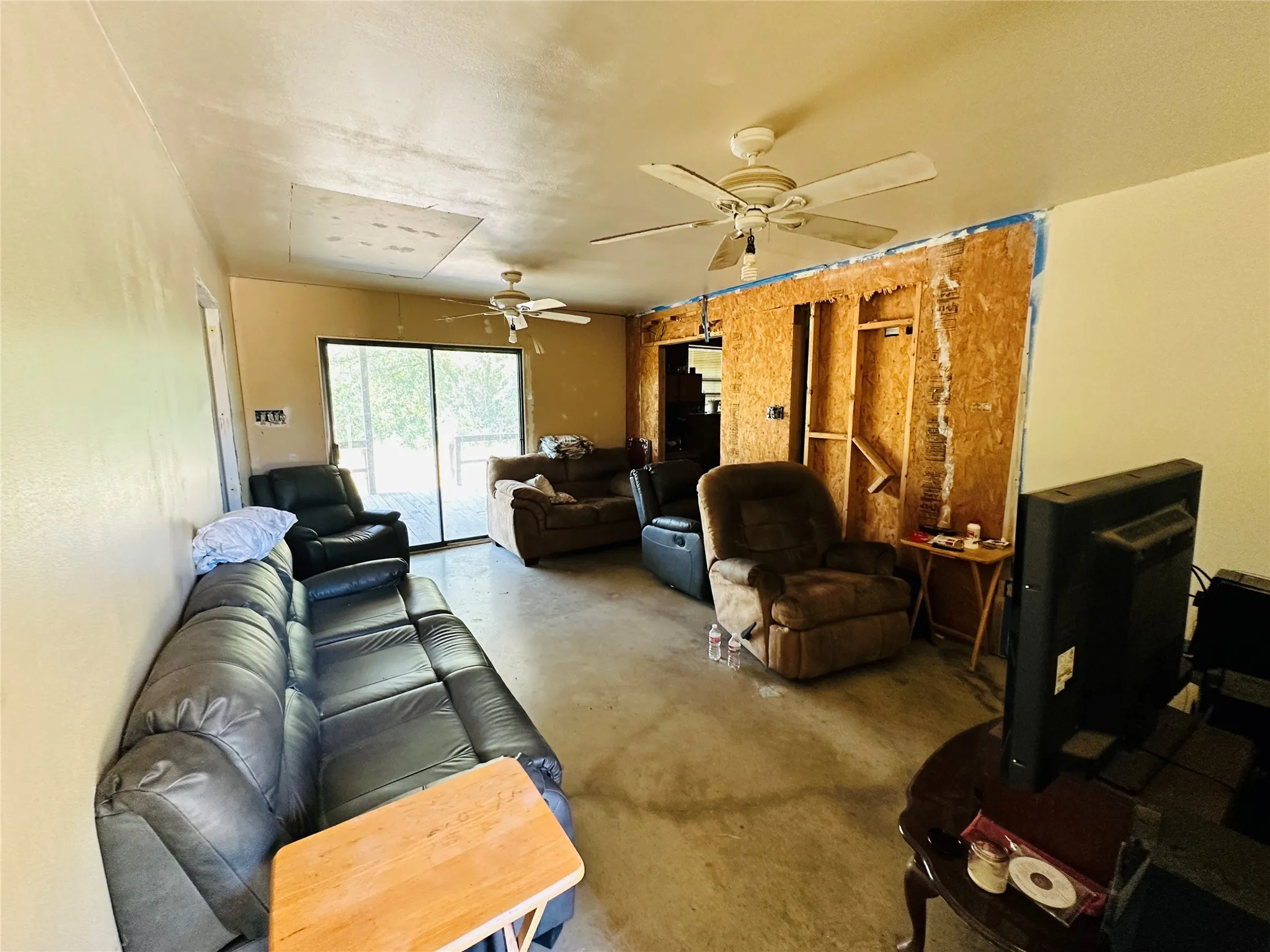 Single Family Residence For Sale in Brown County , 1020 Pleasant Valley Road, May, Texas 76857, 1 Bedroom, 1 Bathroom, Garage spaces, 576 Sqft, built in 2004, mls#21359378, Real Estate Agent in May, Homes For Sale in Brown county, Homes For Sale in May, Realtor in May Texas, Real Estate Brokerage Independent Realty Texas, Luminita Cordes Realtor