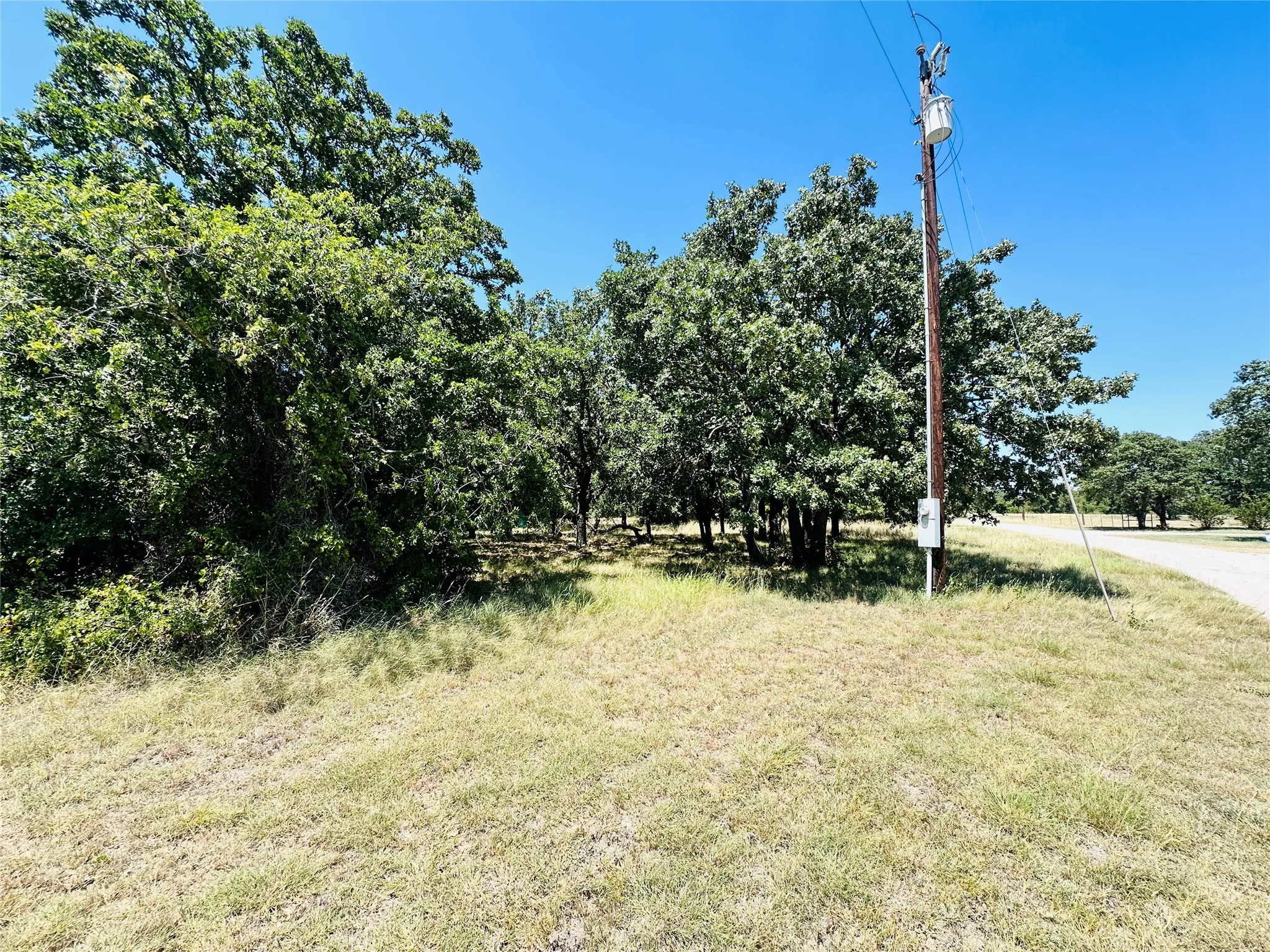 Single Family Residence For Sale in Brown County , 1020 Pleasant Valley Road, May, Texas 76857, 1 Bedroom, 1 Bathroom, Garage spaces, 576 Sqft, built in 2004, mls#21359378, Real Estate Agent in May, Homes For Sale in Brown county, Homes For Sale in May, Realtor in May Texas, Real Estate Brokerage Independent Realty Texas, Luminita Cordes Realtor