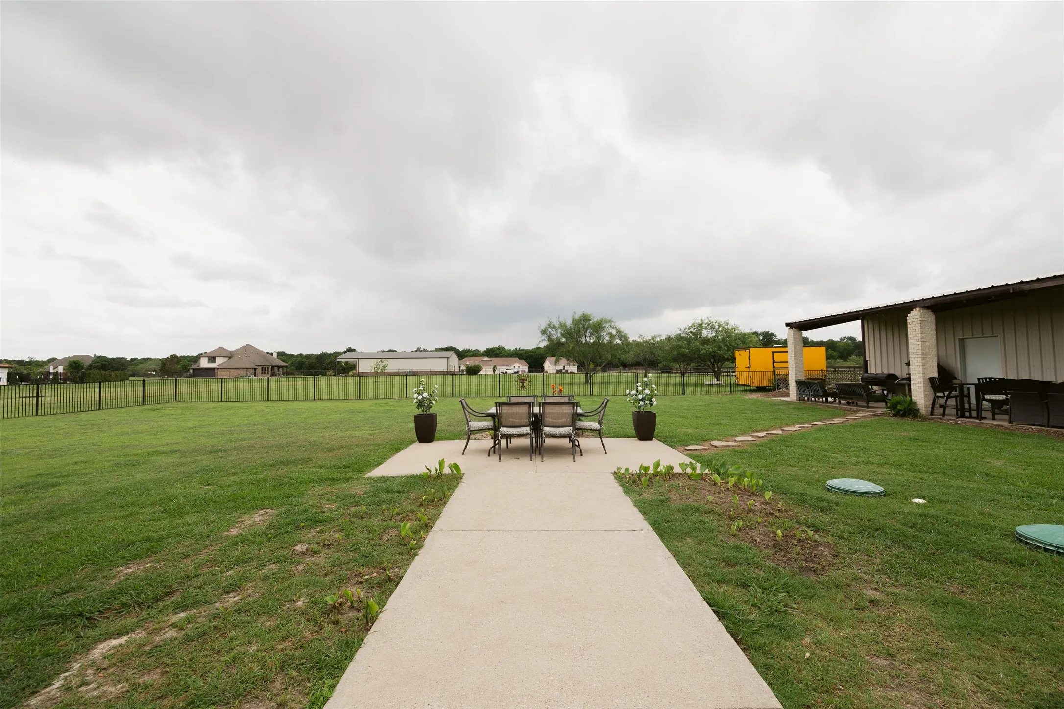 Single Family Residence For Rent in Rockwall County , 624 Horseshoe Bend, Royse City, Texas 75189, 5 Bedroom, 4 Bathroom, 3 Garage spaces, 2,957 Sqft, built in 2004, mls#21350837, Real Estate Agent in Royse City, Homes For Rent in Rockwall county, Homes For Rent in Royse City, Realtor in Royse City Texas, Real Estate Brokerage Independent Realty Texas, Luminita Cordes Realtor