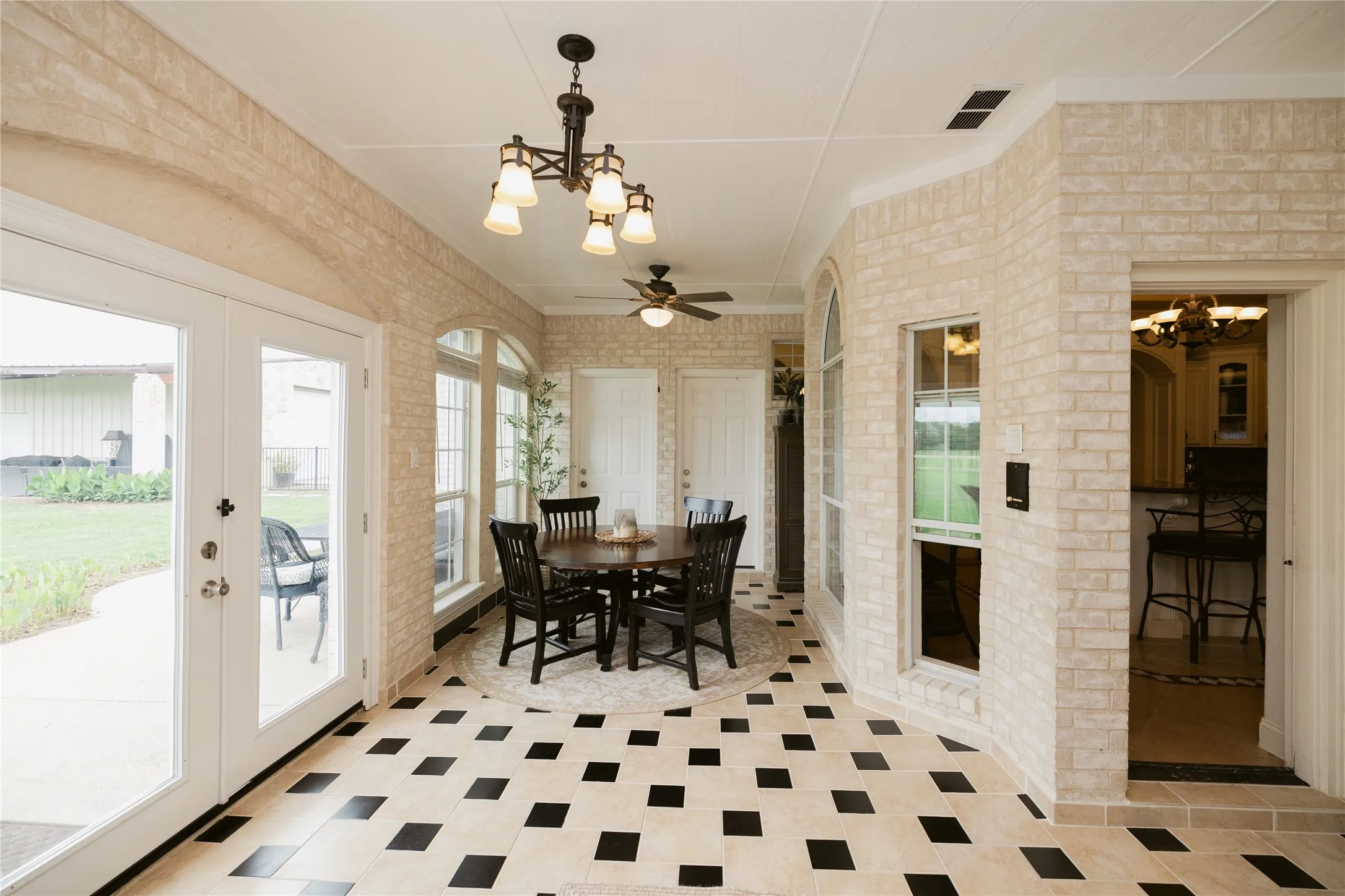 Single Family Residence For Rent in Rockwall County , 624 Horseshoe Bend, Royse City, Texas 75189, 5 Bedroom, 4 Bathroom, 3 Garage spaces, 2,957 Sqft, built in 2004, mls#21350837, Real Estate Agent in Royse City, Homes For Rent in Rockwall county, Homes For Rent in Royse City, Realtor in Royse City Texas, Real Estate Brokerage Independent Realty Texas, Luminita Cordes Realtor
