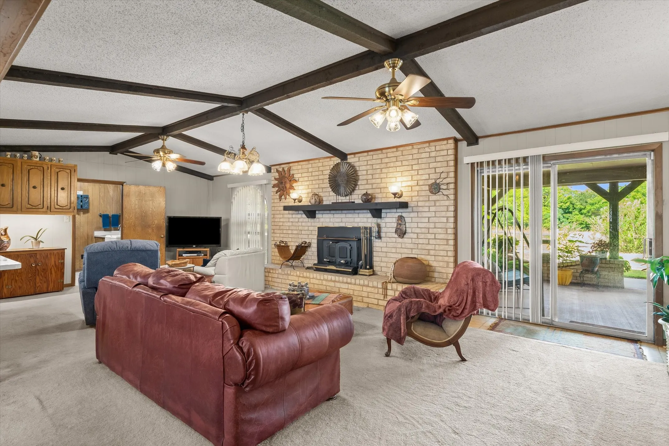 Single Family Residence For Sale in Van Zandt County , 600 VZ County Road 4930, Van, Texas 75790, 4 Bedroom, 3 Bathroom, 2 Garage spaces, 2,001 Sqft, built in 1973, mls#21358746, Real Estate Agent in Van, Homes For Sale in Van Zandt county, Homes For Sale in Van, Realtor in Van Texas, Real Estate Brokerage Independent Realty Texas, Luminita Cordes Realtor