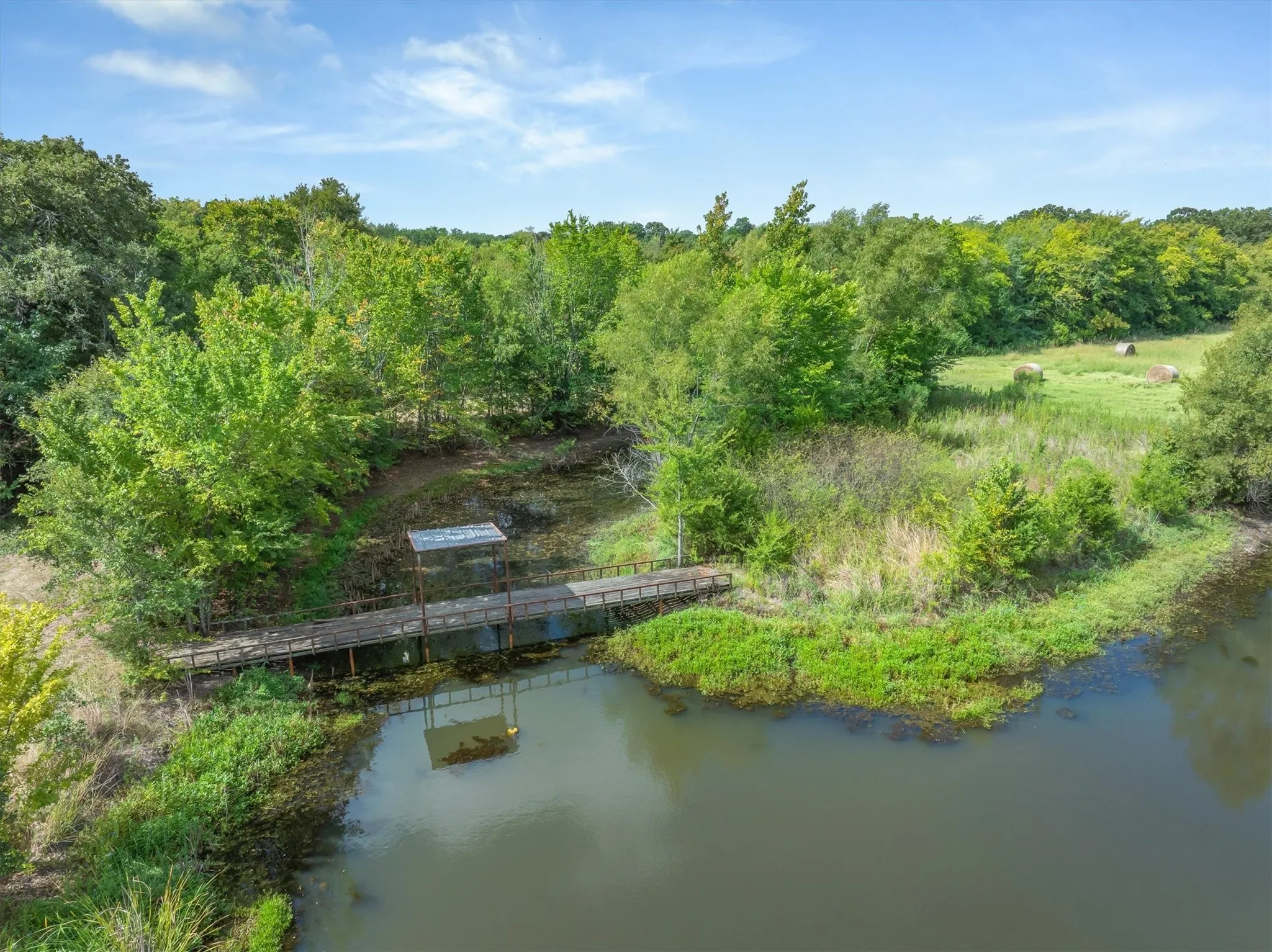 Single Family Residence For Sale in Van Zandt County , 600 VZ County Road 4930, Van, Texas 75790, 4 Bedroom, 3 Bathroom, 2 Garage spaces, 2,001 Sqft, built in 1973, mls#21358746, Real Estate Agent in Van, Homes For Sale in Van Zandt county, Homes For Sale in Van, Realtor in Van Texas, Real Estate Brokerage Independent Realty Texas, Luminita Cordes Realtor