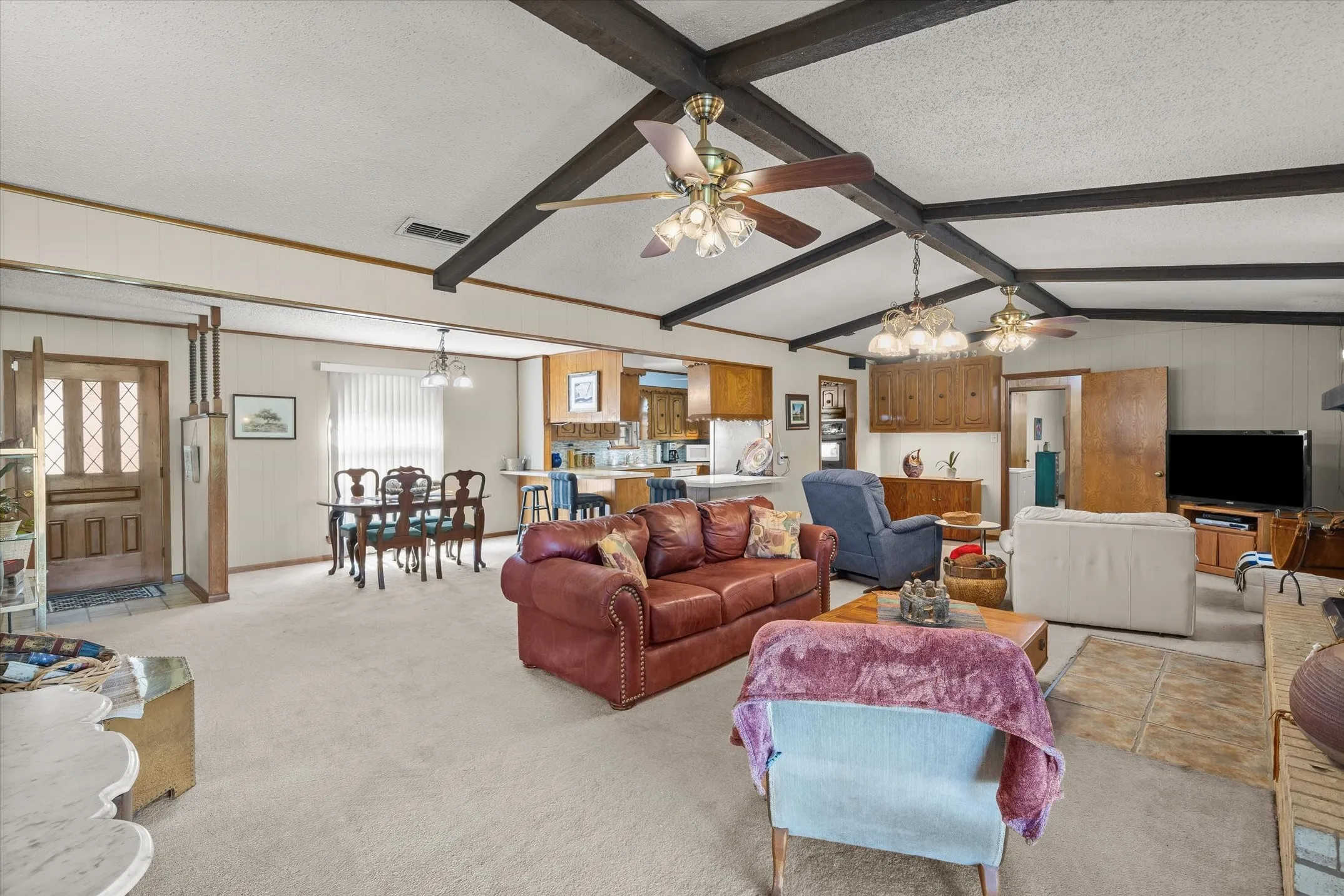 Single Family Residence For Sale in Van Zandt County , 600 VZ County Road 4930, Van, Texas 75790, 4 Bedroom, 3 Bathroom, 2 Garage spaces, 2,001 Sqft, built in 1973, mls#21358746, Real Estate Agent in Van, Homes For Sale in Van Zandt county, Homes For Sale in Van, Realtor in Van Texas, Real Estate Brokerage Independent Realty Texas, Luminita Cordes Realtor