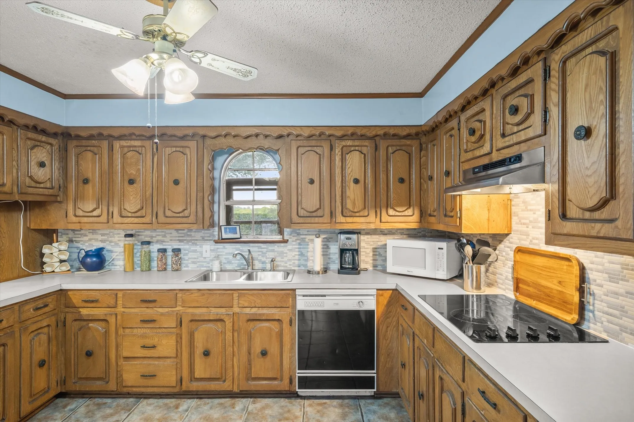 Single Family Residence For Sale in Van Zandt County , 600 VZ County Road 4930, Van, Texas 75790, 4 Bedroom, 3 Bathroom, 2 Garage spaces, 2,001 Sqft, built in 1973, mls#21358746, Real Estate Agent in Van, Homes For Sale in Van Zandt county, Homes For Sale in Van, Realtor in Van Texas, Real Estate Brokerage Independent Realty Texas, Luminita Cordes Realtor