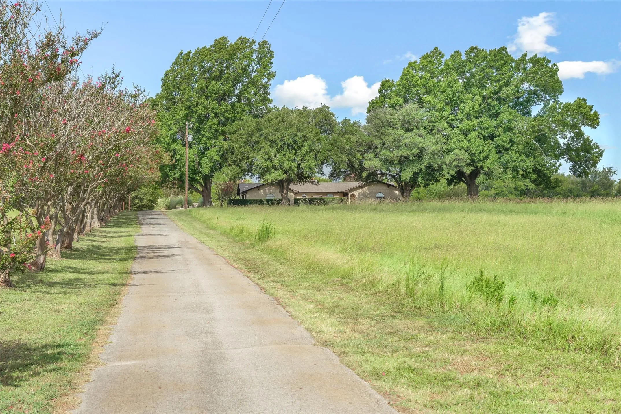 Single Family Residence For Sale in Van Zandt County , 600 VZ County Road 4930, Van, Texas 75790, 4 Bedroom, 3 Bathroom, 2 Garage spaces, 2,001 Sqft, built in 1973, mls#21358746, Real Estate Agent in Van, Homes For Sale in Van Zandt county, Homes For Sale in Van, Realtor in Van Texas, Real Estate Brokerage Independent Realty Texas, Luminita Cordes Realtor