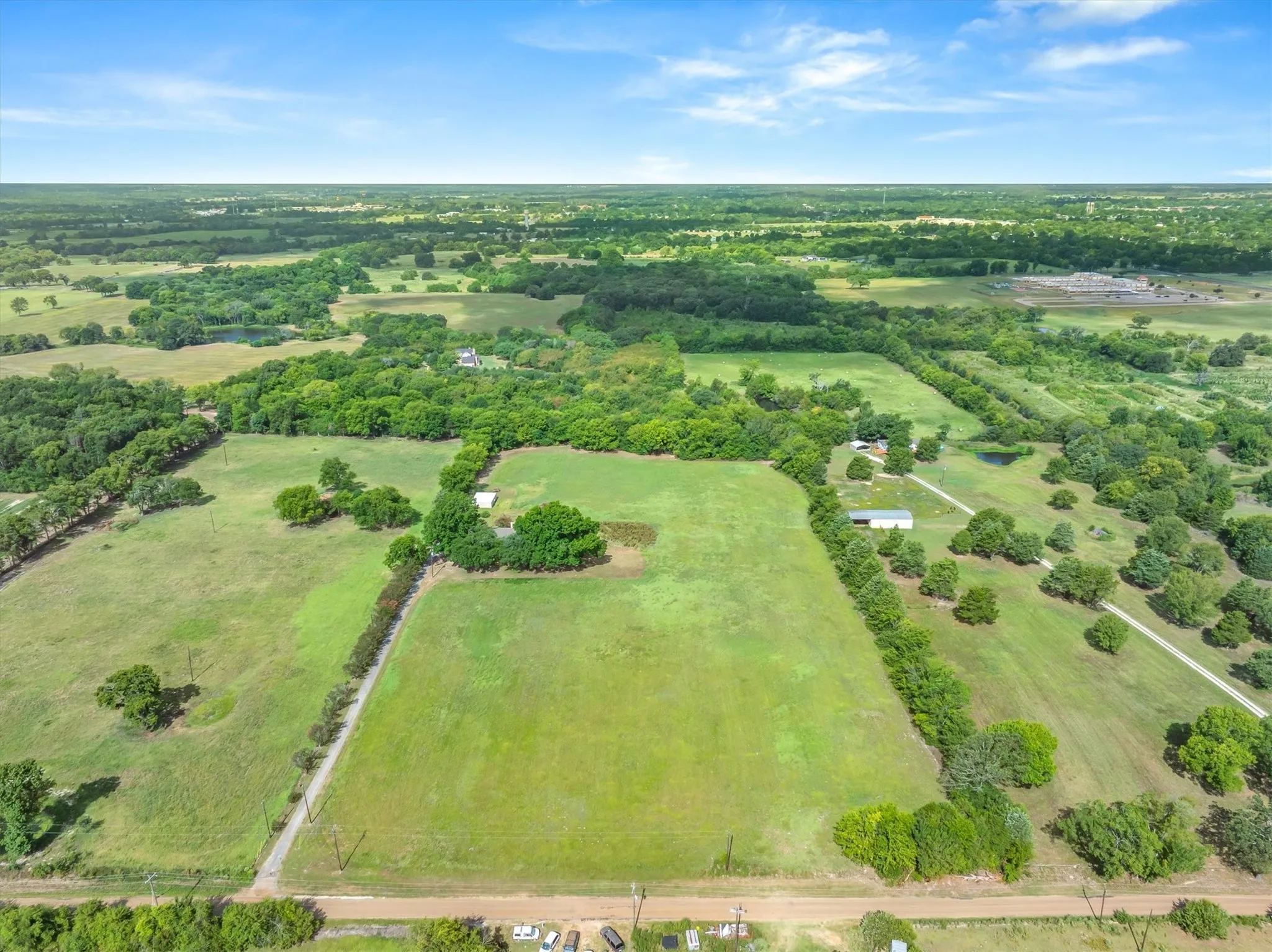 Single Family Residence For Sale in Van Zandt County , 600 VZ County Road 4930, Van, Texas 75790, 4 Bedroom, 3 Bathroom, 2 Garage spaces, 2,001 Sqft, built in 1973, mls#21358746, Real Estate Agent in Van, Homes For Sale in Van Zandt county, Homes For Sale in Van, Realtor in Van Texas, Real Estate Brokerage Independent Realty Texas, Luminita Cordes Realtor