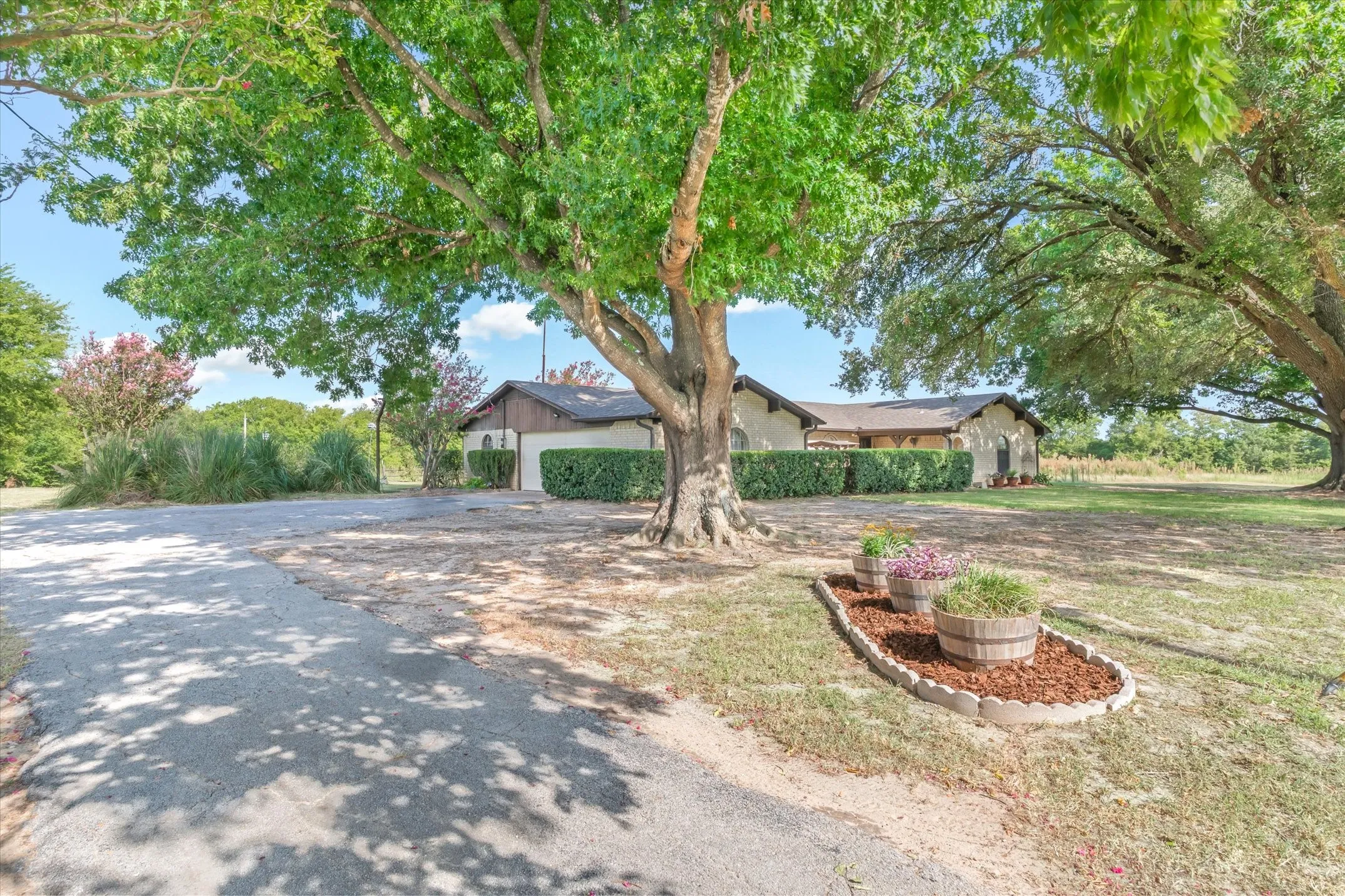 Single Family Residence For Sale in Van Zandt County , 600 VZ County Road 4930, Van, Texas 75790, 4 Bedroom, 3 Bathroom, 2 Garage spaces, 2,001 Sqft, built in 1973, mls#21358746, Real Estate Agent in Van, Homes For Sale in Van Zandt county, Homes For Sale in Van, Realtor in Van Texas, Real Estate Brokerage Independent Realty Texas, Luminita Cordes Realtor