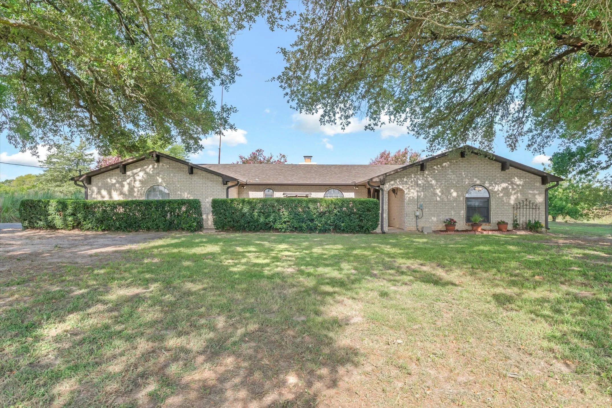 Single Family Residence For Sale in Van Zandt County , 600 VZ County Road 4930, Van, Texas 75790, 4 Bedroom, 3 Bathroom, 2 Garage spaces, 2,001 Sqft, built in 1973, mls#21358746, Real Estate Agent in Van, Homes For Sale in Van Zandt county, Homes For Sale in Van, Realtor in Van Texas, Real Estate Brokerage Independent Realty Texas, Luminita Cordes Realtor
