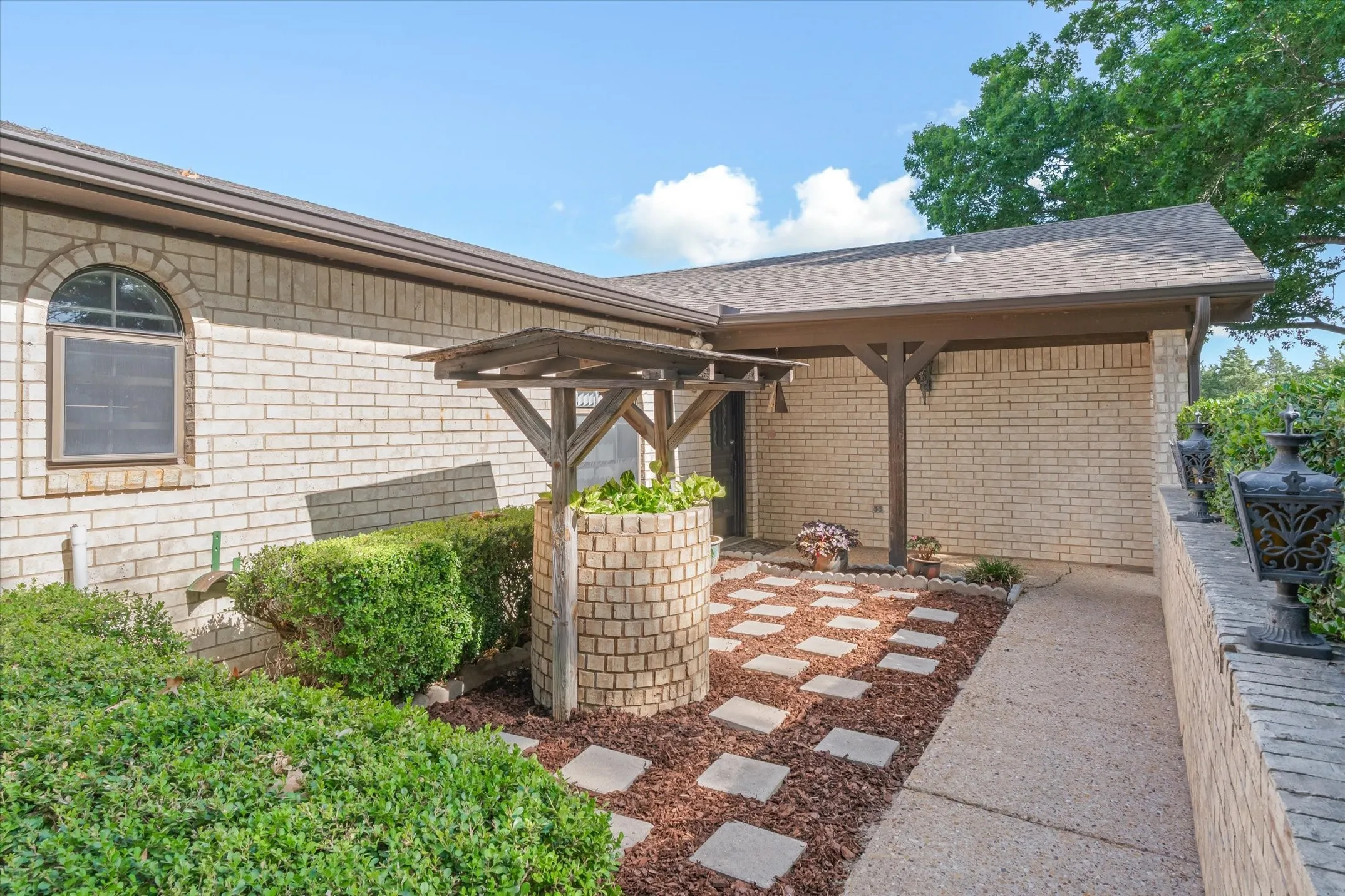 Single Family Residence For Sale in Van Zandt County , 600 VZ County Road 4930, Van, Texas 75790, 4 Bedroom, 3 Bathroom, 2 Garage spaces, 2,001 Sqft, built in 1973, mls#21358746, Real Estate Agent in Van, Homes For Sale in Van Zandt county, Homes For Sale in Van, Realtor in Van Texas, Real Estate Brokerage Independent Realty Texas, Luminita Cordes Realtor