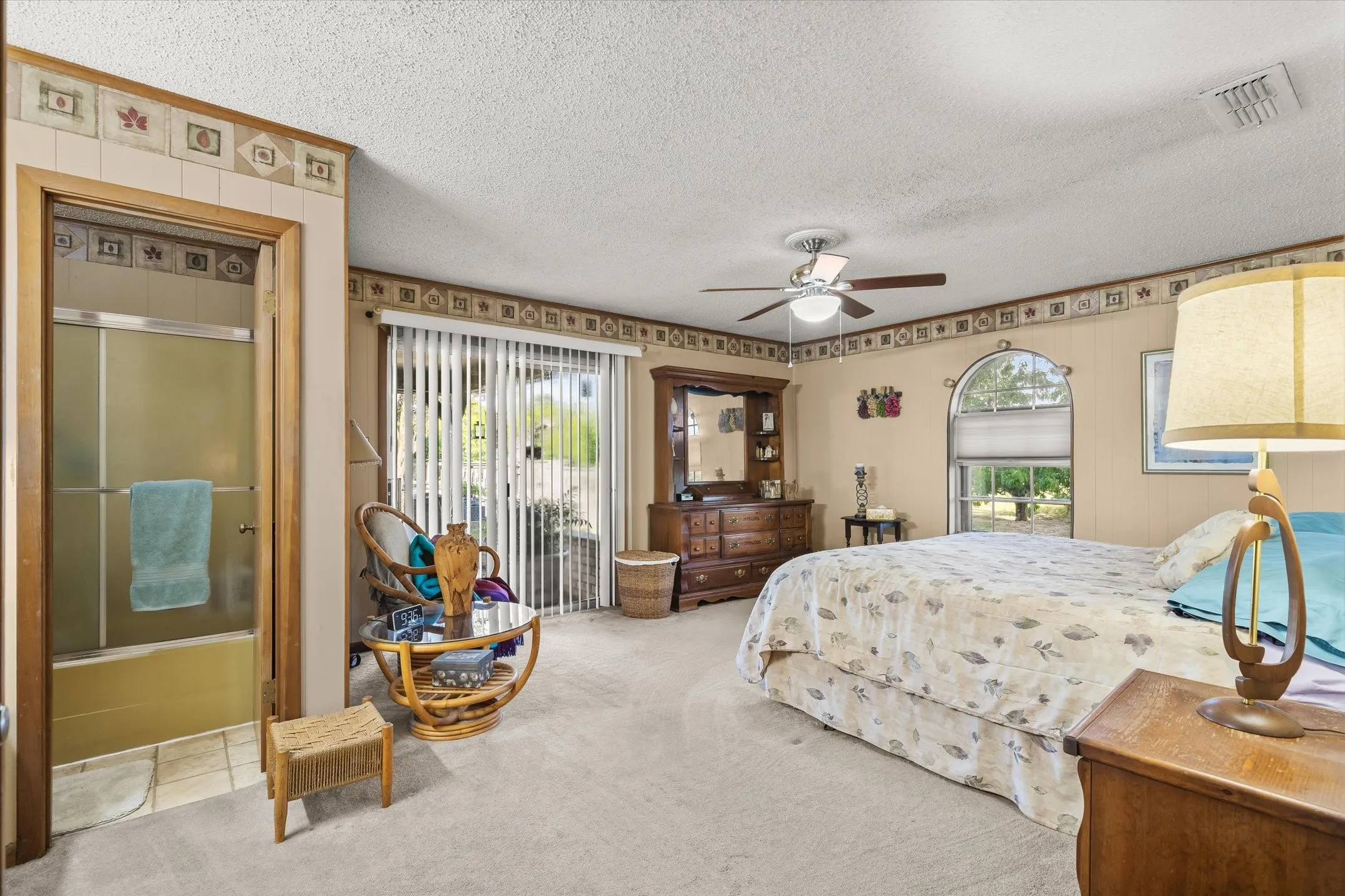 Single Family Residence For Sale in Van Zandt County , 600 VZ County Road 4930, Van, Texas 75790, 4 Bedroom, 3 Bathroom, 2 Garage spaces, 2,001 Sqft, built in 1973, mls#21358746, Real Estate Agent in Van, Homes For Sale in Van Zandt county, Homes For Sale in Van, Realtor in Van Texas, Real Estate Brokerage Independent Realty Texas, Luminita Cordes Realtor