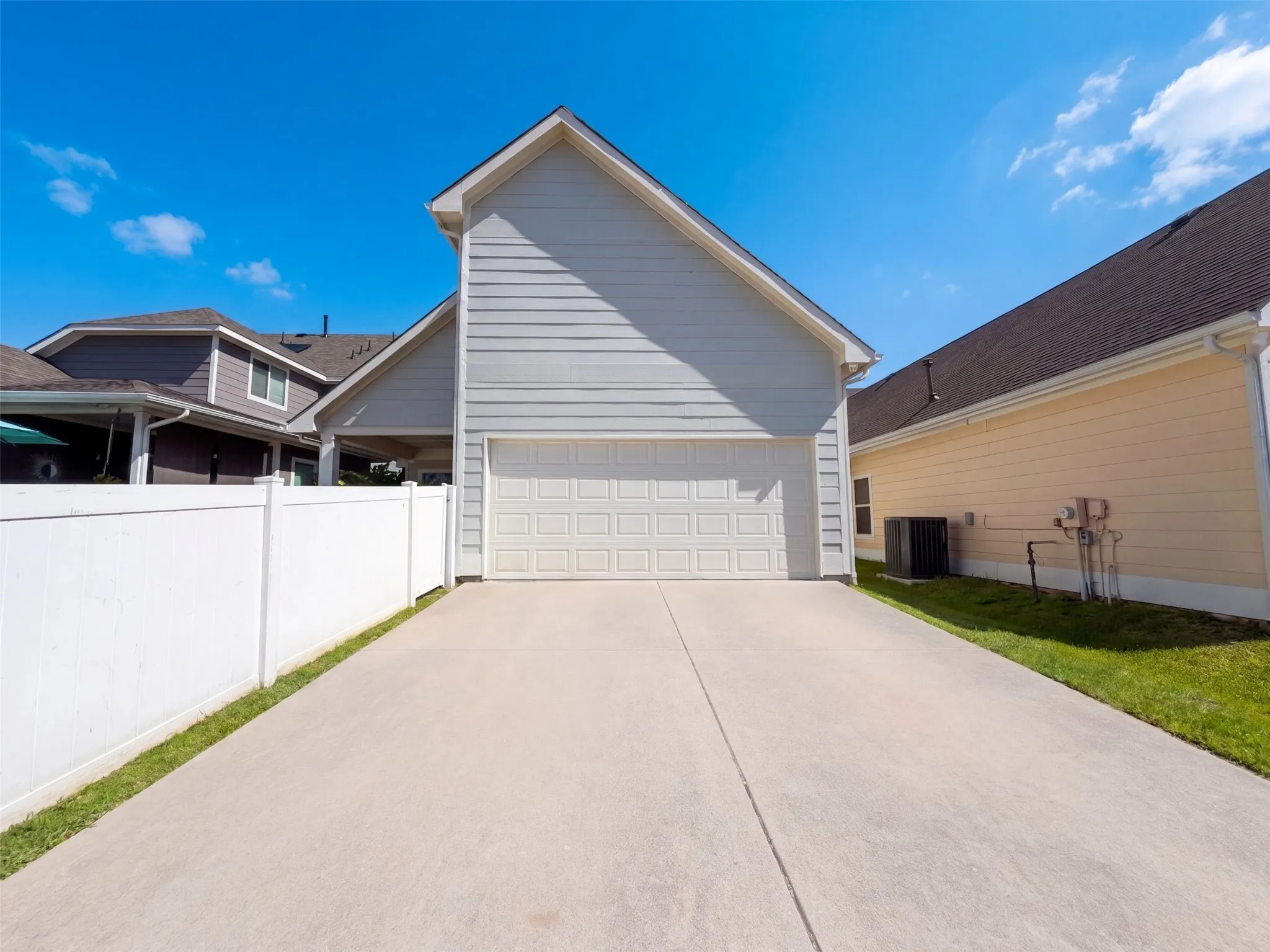 Single Family Residence For Sale in Denton County , 1232 Spanish Moss Drive, Savannah, Texas 76227, 4 Bedroom, 3 Bathroom, 2 Garage spaces, 2,545 Sqft, built in 2006, mls#21359458, Real Estate Agent in Savannah, Homes For Sale in Denton county, Homes For Sale in Savannah, Realtor in Savannah Texas, Real Estate Brokerage Independent Realty Texas, Luminita Cordes Realtor