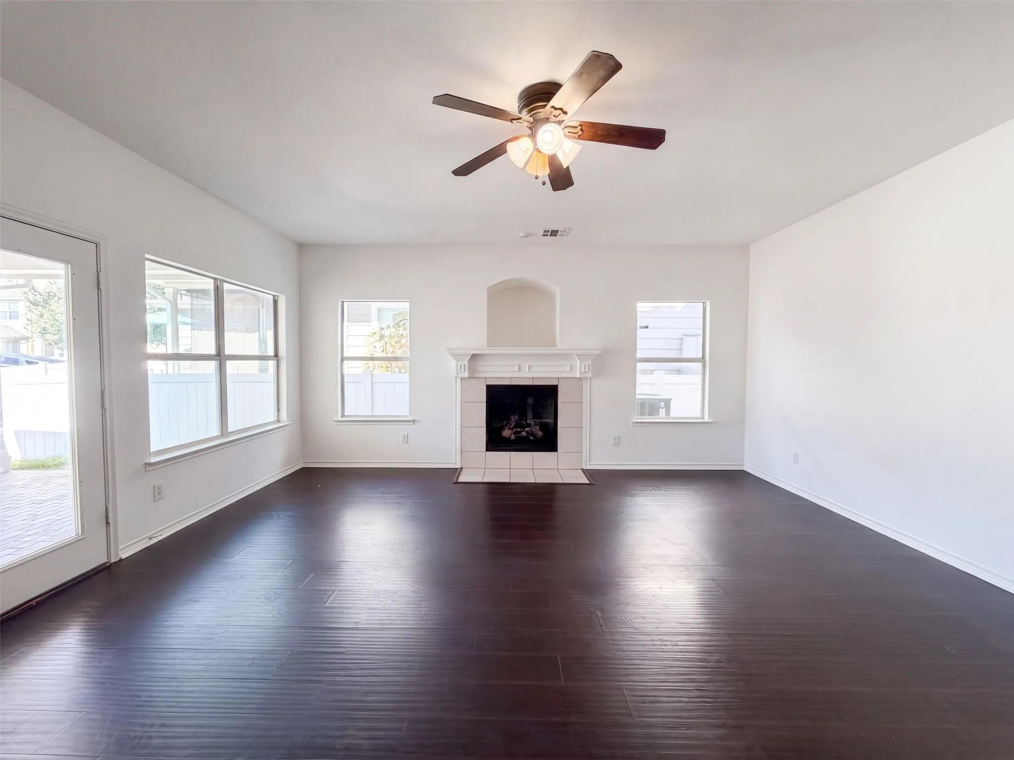 Single Family Residence For Sale in Denton County , 1232 Spanish Moss Drive, Savannah, Texas 76227, 4 Bedroom, 3 Bathroom, 2 Garage spaces, 2,545 Sqft, built in 2006, mls#21359458, Real Estate Agent in Savannah, Homes For Sale in Denton county, Homes For Sale in Savannah, Realtor in Savannah Texas, Real Estate Brokerage Independent Realty Texas, Luminita Cordes Realtor