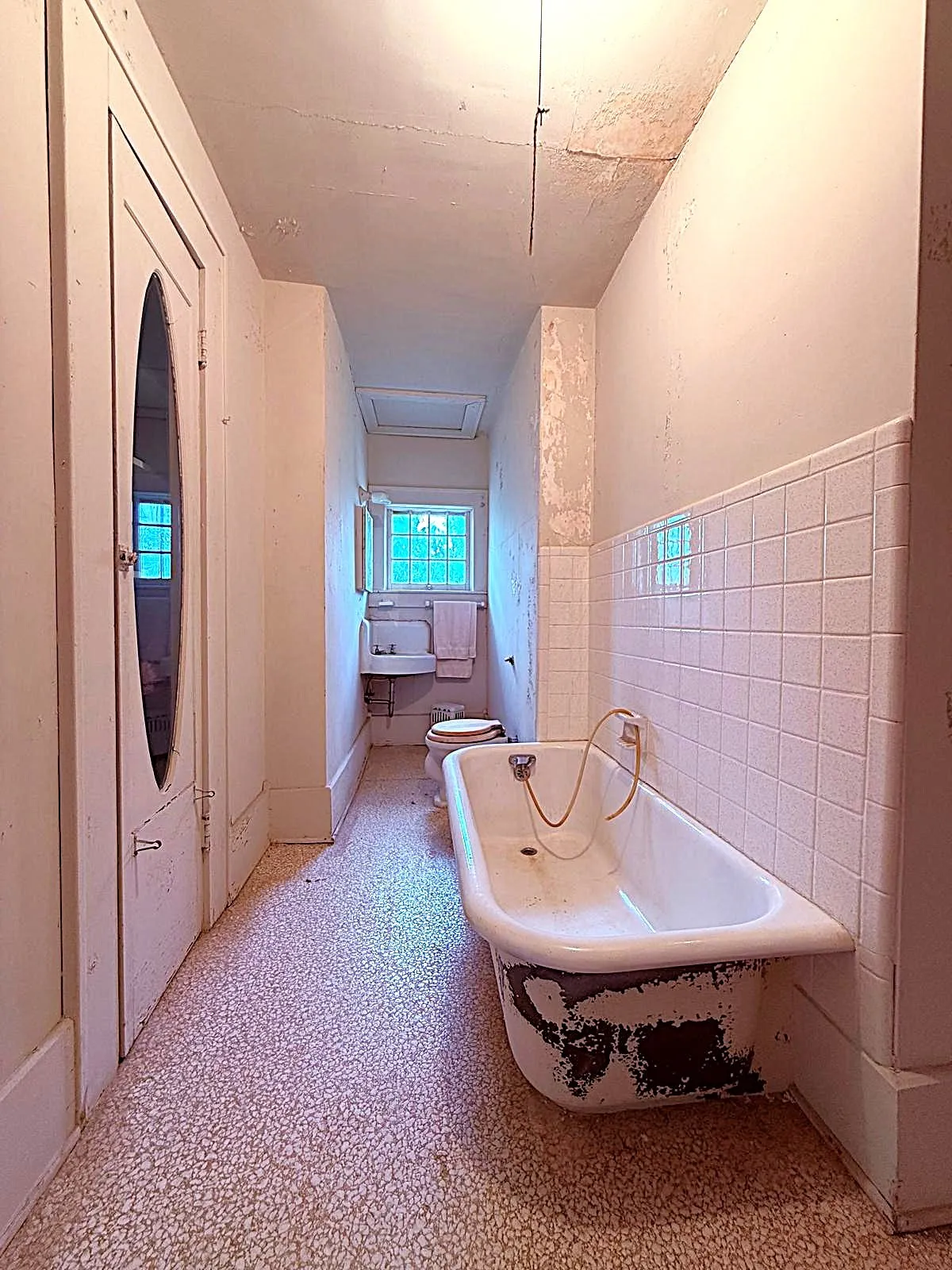 Single Family Residence For Sale in Mc Culloch County , 806 S Willow Street, Brady, Texas 76825, 5 Bedroom, 3 Bathroom, 2 Garage spaces, 4,570 Sqft, built in 1938, mls#21359339, Real Estate Agent in Brady, Homes For Sale in Mc Culloch county, Homes For Sale in Brady, Realtor in Brady Texas, Real Estate Brokerage Independent Realty Texas, Luminita Cordes Realtor