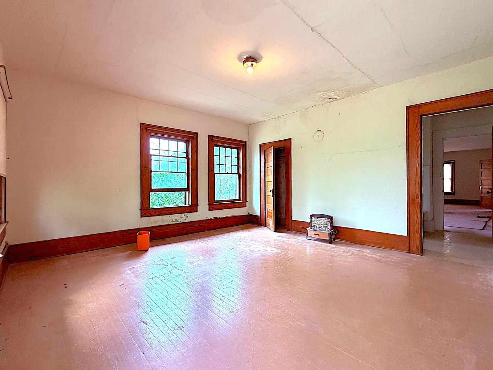 Single Family Residence For Sale in Mc Culloch County , 806 S Willow Street, Brady, Texas 76825, 5 Bedroom, 3 Bathroom, 2 Garage spaces, 4,570 Sqft, built in 1938, mls#21359339, Real Estate Agent in Brady, Homes For Sale in Mc Culloch county, Homes For Sale in Brady, Realtor in Brady Texas, Real Estate Brokerage Independent Realty Texas, Luminita Cordes Realtor