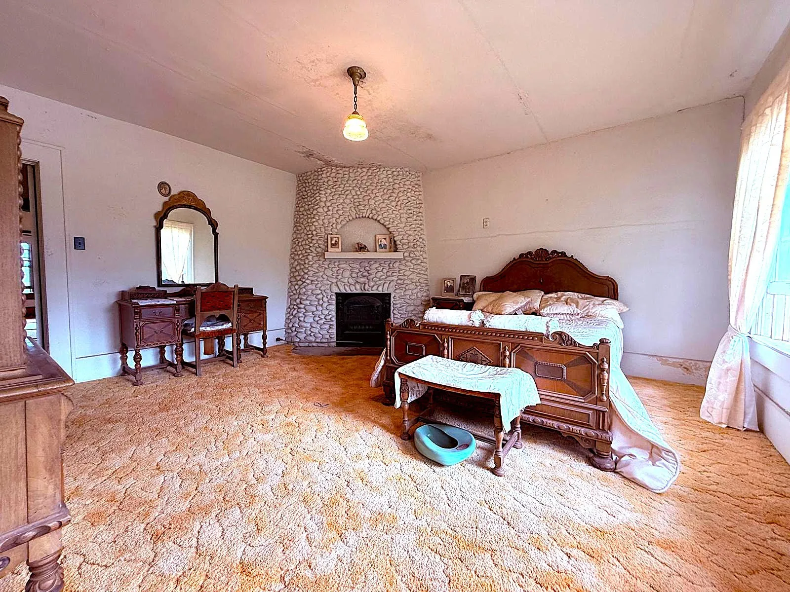 Single Family Residence For Sale in Mc Culloch County , 806 S Willow Street, Brady, Texas 76825, 5 Bedroom, 3 Bathroom, 2 Garage spaces, 4,570 Sqft, built in 1938, mls#21359339, Real Estate Agent in Brady, Homes For Sale in Mc Culloch county, Homes For Sale in Brady, Realtor in Brady Texas, Real Estate Brokerage Independent Realty Texas, Luminita Cordes Realtor