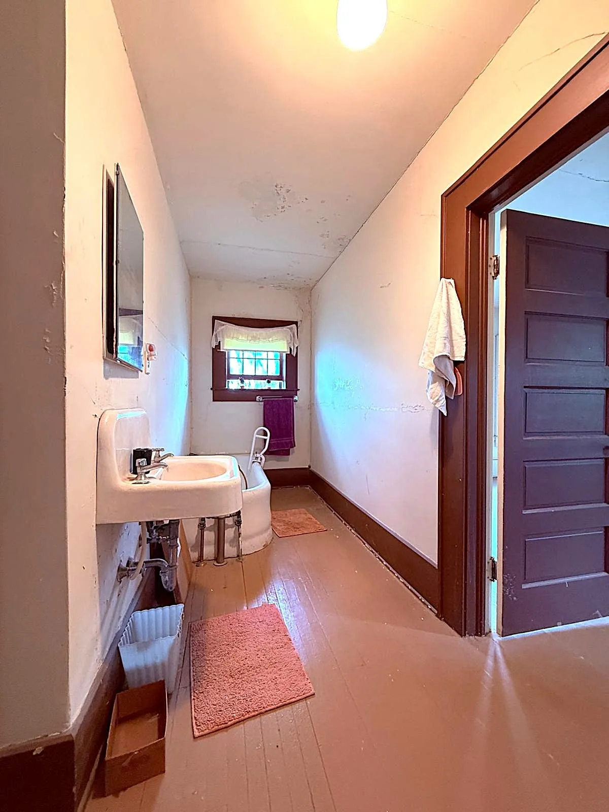 Single Family Residence For Sale in Mc Culloch County , 806 S Willow Street, Brady, Texas 76825, 5 Bedroom, 3 Bathroom, 2 Garage spaces, 4,570 Sqft, built in 1938, mls#21359339, Real Estate Agent in Brady, Homes For Sale in Mc Culloch county, Homes For Sale in Brady, Realtor in Brady Texas, Real Estate Brokerage Independent Realty Texas, Luminita Cordes Realtor