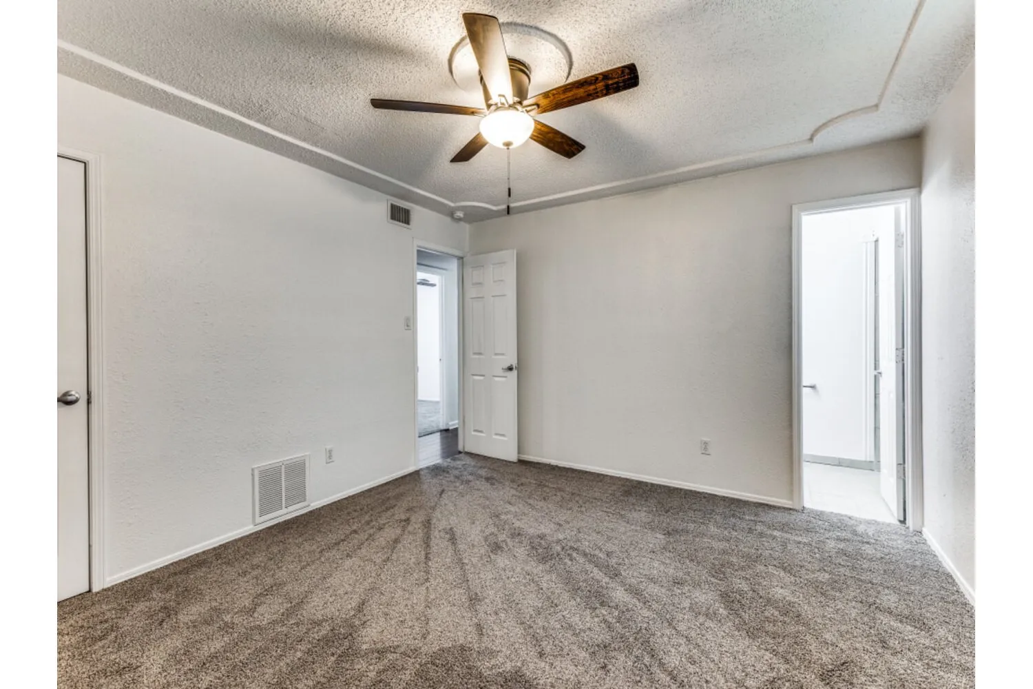 Single Family Residence For Rent in Johnson County , 600 Ann Lois Lane, Burleson, Texas 76028, 3 Bedroom, 3 Bathroom, 2 Garage spaces, 1,252 Sqft, built in 1976, mls#21359461, Real Estate Agent in Burleson, Homes For Rent in Johnson county, Homes For Rent in Burleson, Realtor in Burleson Texas, Real Estate Brokerage Independent Realty Texas, Luminita Cordes Realtor