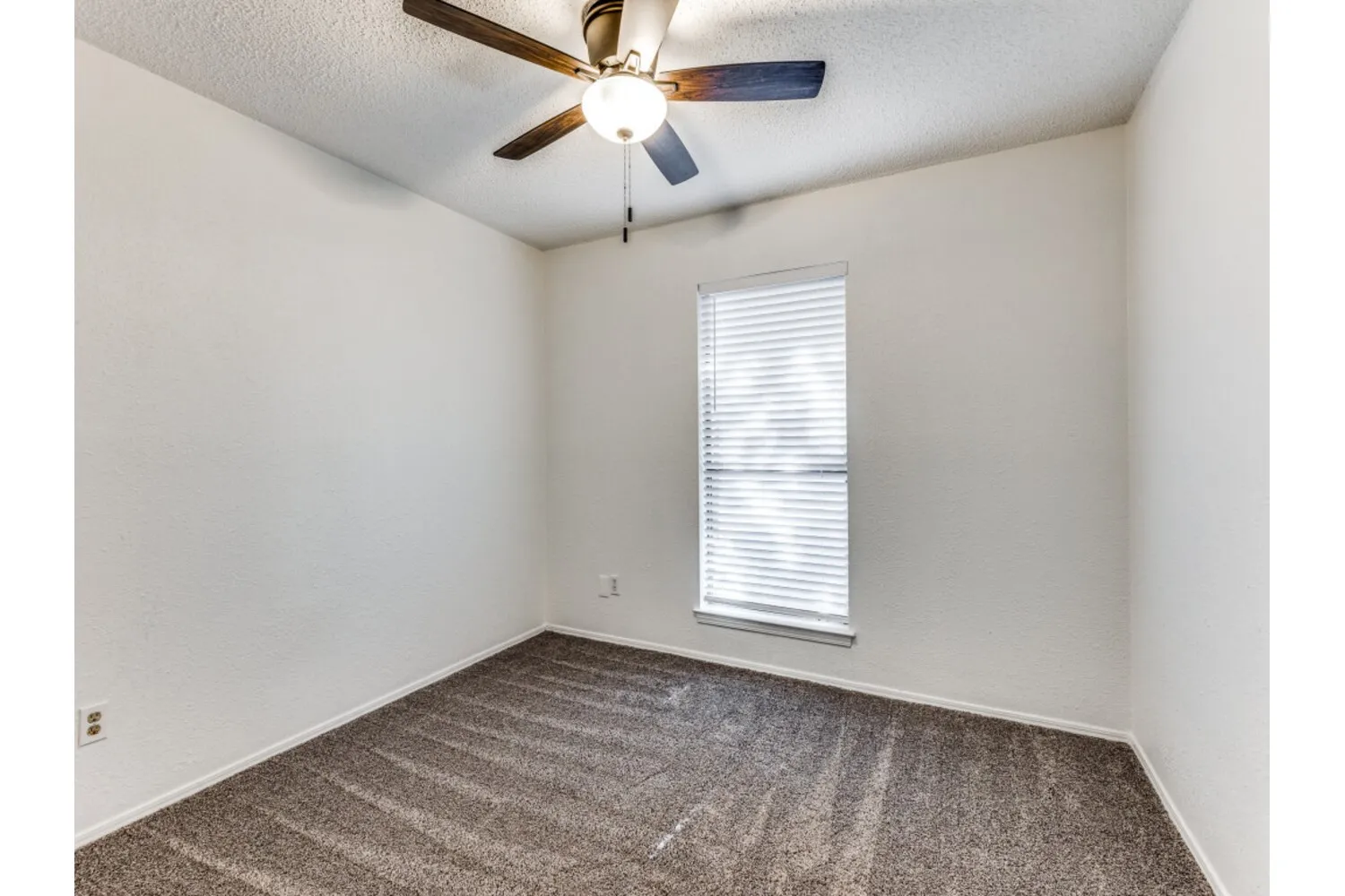 Single Family Residence For Rent in Johnson County , 600 Ann Lois Lane, Burleson, Texas 76028, 3 Bedroom, 3 Bathroom, 2 Garage spaces, 1,252 Sqft, built in 1976, mls#21359461, Real Estate Agent in Burleson, Homes For Rent in Johnson county, Homes For Rent in Burleson, Realtor in Burleson Texas, Real Estate Brokerage Independent Realty Texas, Luminita Cordes Realtor