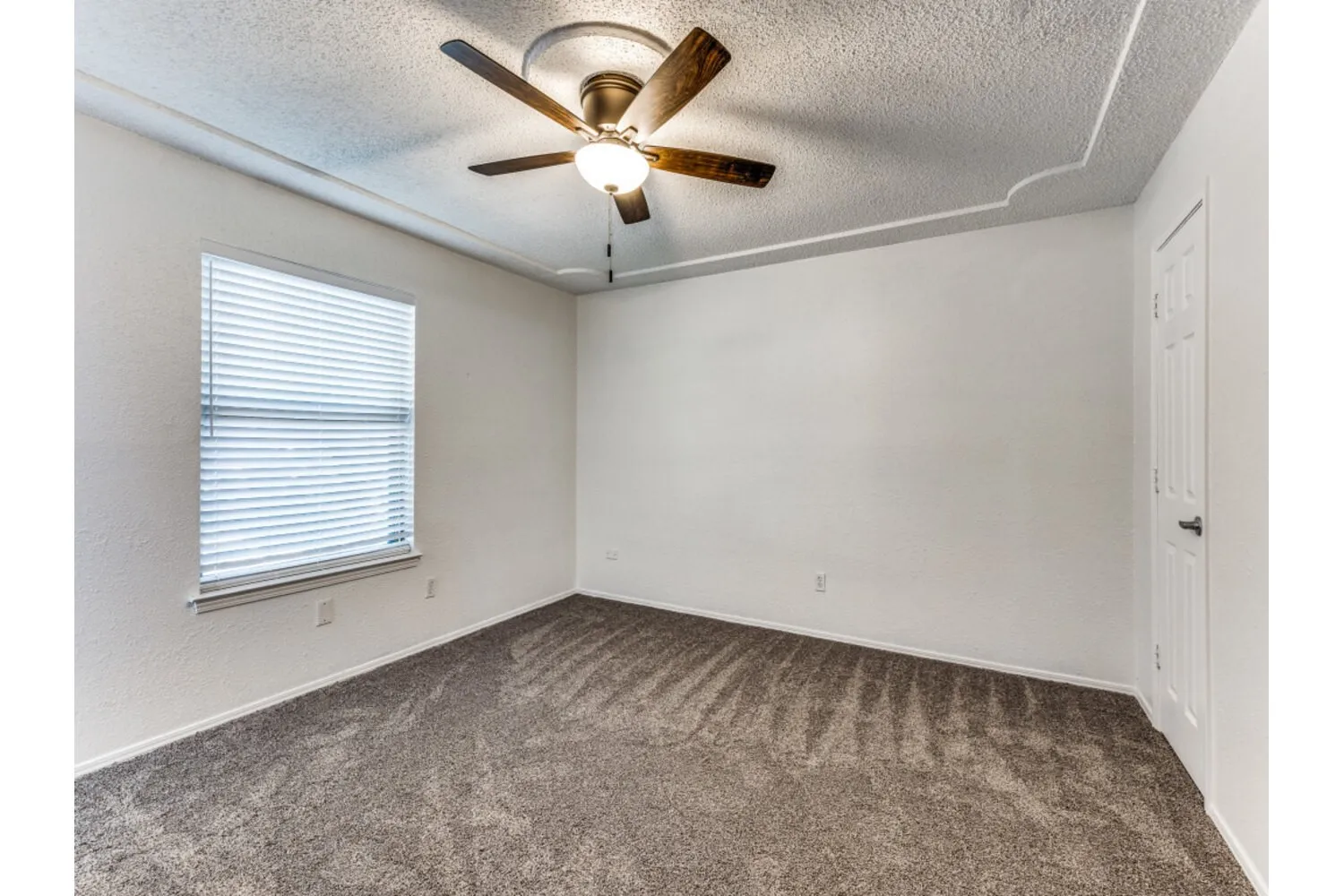 Single Family Residence For Rent in Johnson County , 600 Ann Lois Lane, Burleson, Texas 76028, 3 Bedroom, 3 Bathroom, 2 Garage spaces, 1,252 Sqft, built in 1976, mls#21359461, Real Estate Agent in Burleson, Homes For Rent in Johnson county, Homes For Rent in Burleson, Realtor in Burleson Texas, Real Estate Brokerage Independent Realty Texas, Luminita Cordes Realtor
