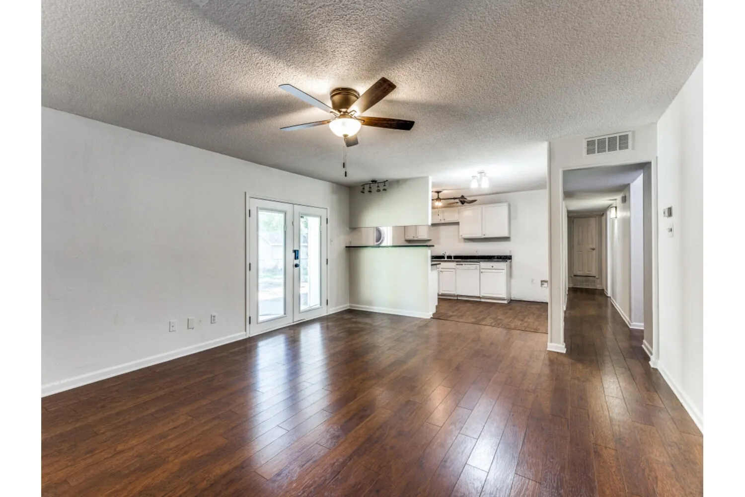 Single Family Residence For Rent in Johnson County , 600 Ann Lois Lane, Burleson, Texas 76028, 3 Bedroom, 3 Bathroom, 2 Garage spaces, 1,252 Sqft, built in 1976, mls#21359461, Real Estate Agent in Burleson, Homes For Rent in Johnson county, Homes For Rent in Burleson, Realtor in Burleson Texas, Real Estate Brokerage Independent Realty Texas, Luminita Cordes Realtor