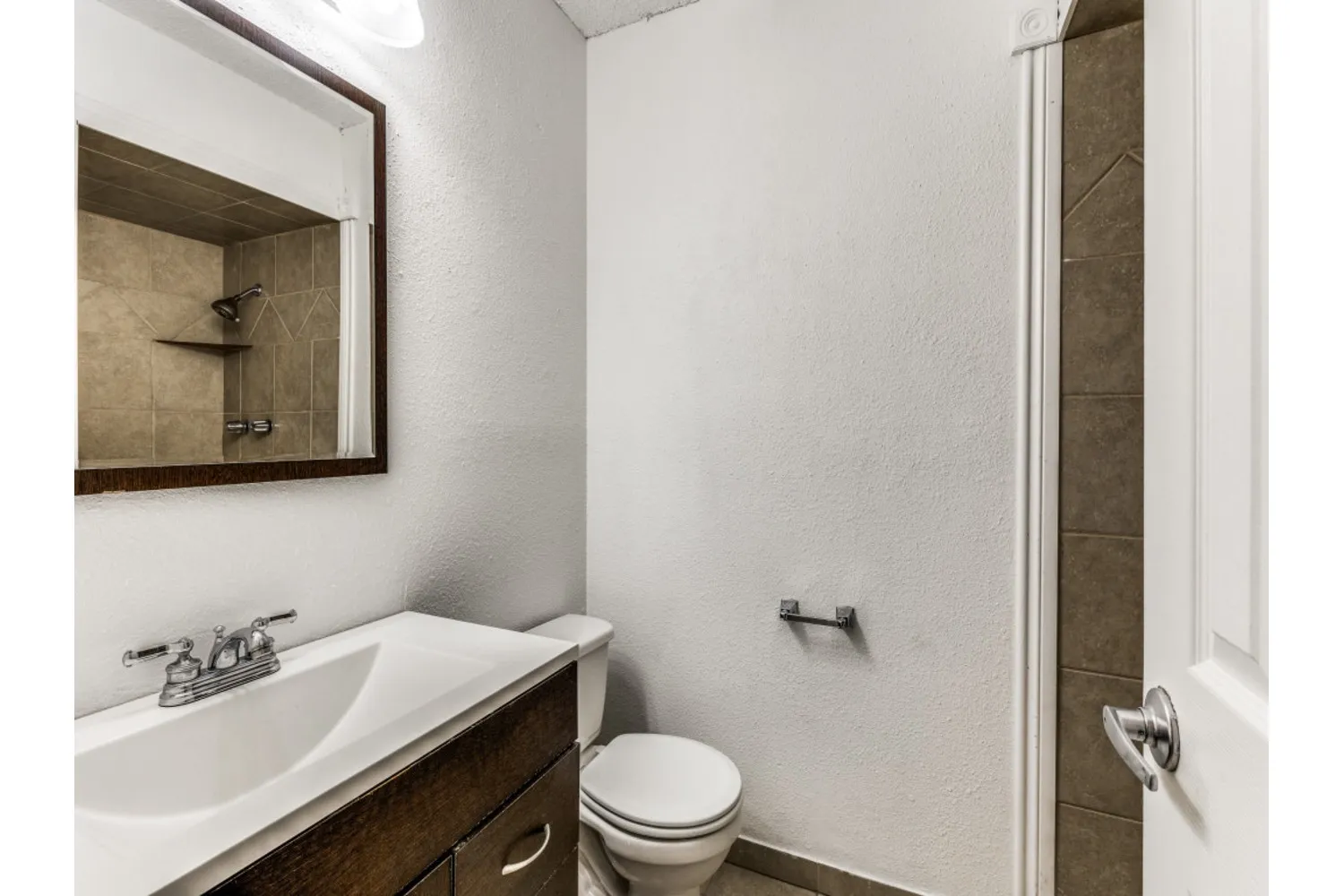 Single Family Residence For Rent in Johnson County , 600 Ann Lois Lane, Burleson, Texas 76028, 3 Bedroom, 3 Bathroom, 2 Garage spaces, 1,252 Sqft, built in 1976, mls#21359461, Real Estate Agent in Burleson, Homes For Rent in Johnson county, Homes For Rent in Burleson, Realtor in Burleson Texas, Real Estate Brokerage Independent Realty Texas, Luminita Cordes Realtor