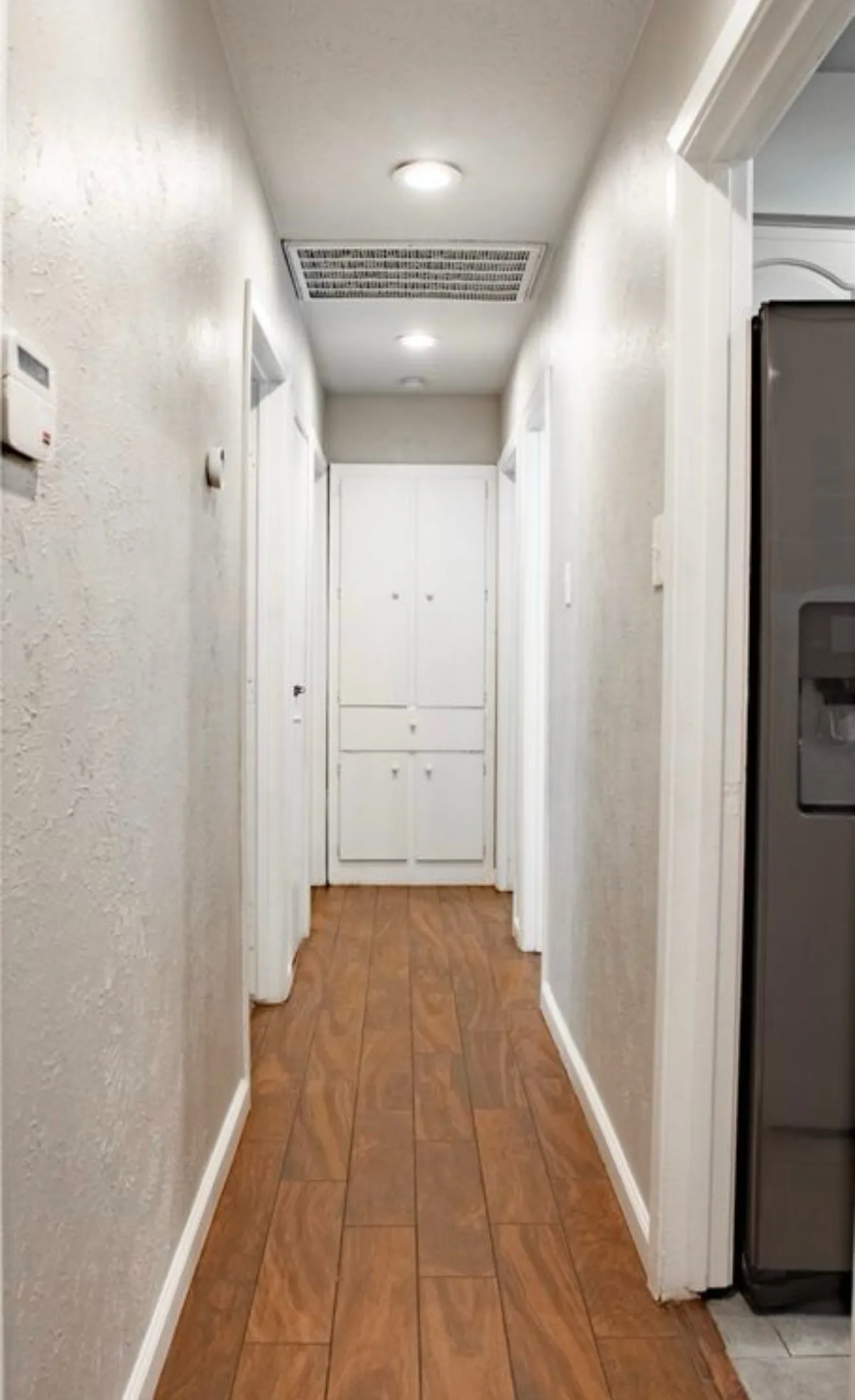 Single Family Residence For Sale in Dallas County , 641 Furlong Drive, Dallas, Texas 75211, 4 Bedroom, 2 Bathroom, Garage spaces, 1,440 Sqft, built in 1971, mls#21357235, Real Estate Agent in Dallas, Homes For Sale in Dallas county, Homes For Sale in Dallas, Realtor in Dallas Texas, Real Estate Brokerage Independent Realty Texas, Luminita Cordes Realtor