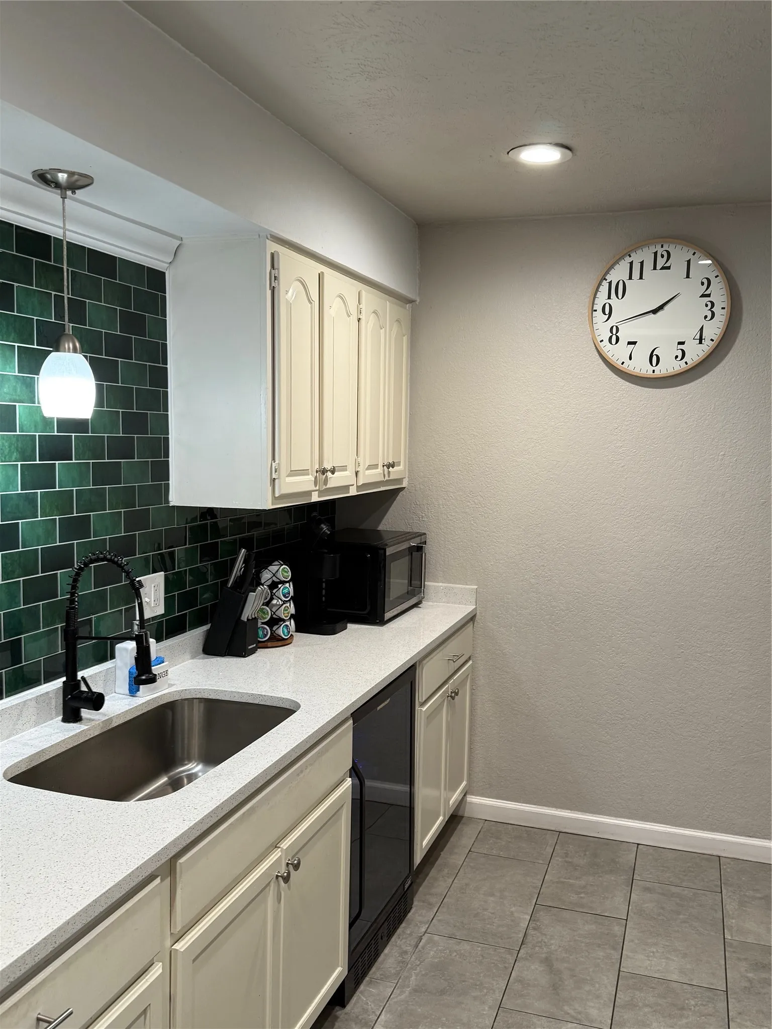 Single Family Residence For Sale in Dallas County , 641 Furlong Drive, Dallas, Texas 75211, 4 Bedroom, 2 Bathroom, Garage spaces, 1,440 Sqft, built in 1971, mls#21357235, Real Estate Agent in Dallas, Homes For Sale in Dallas county, Homes For Sale in Dallas, Realtor in Dallas Texas, Real Estate Brokerage Independent Realty Texas, Luminita Cordes Realtor