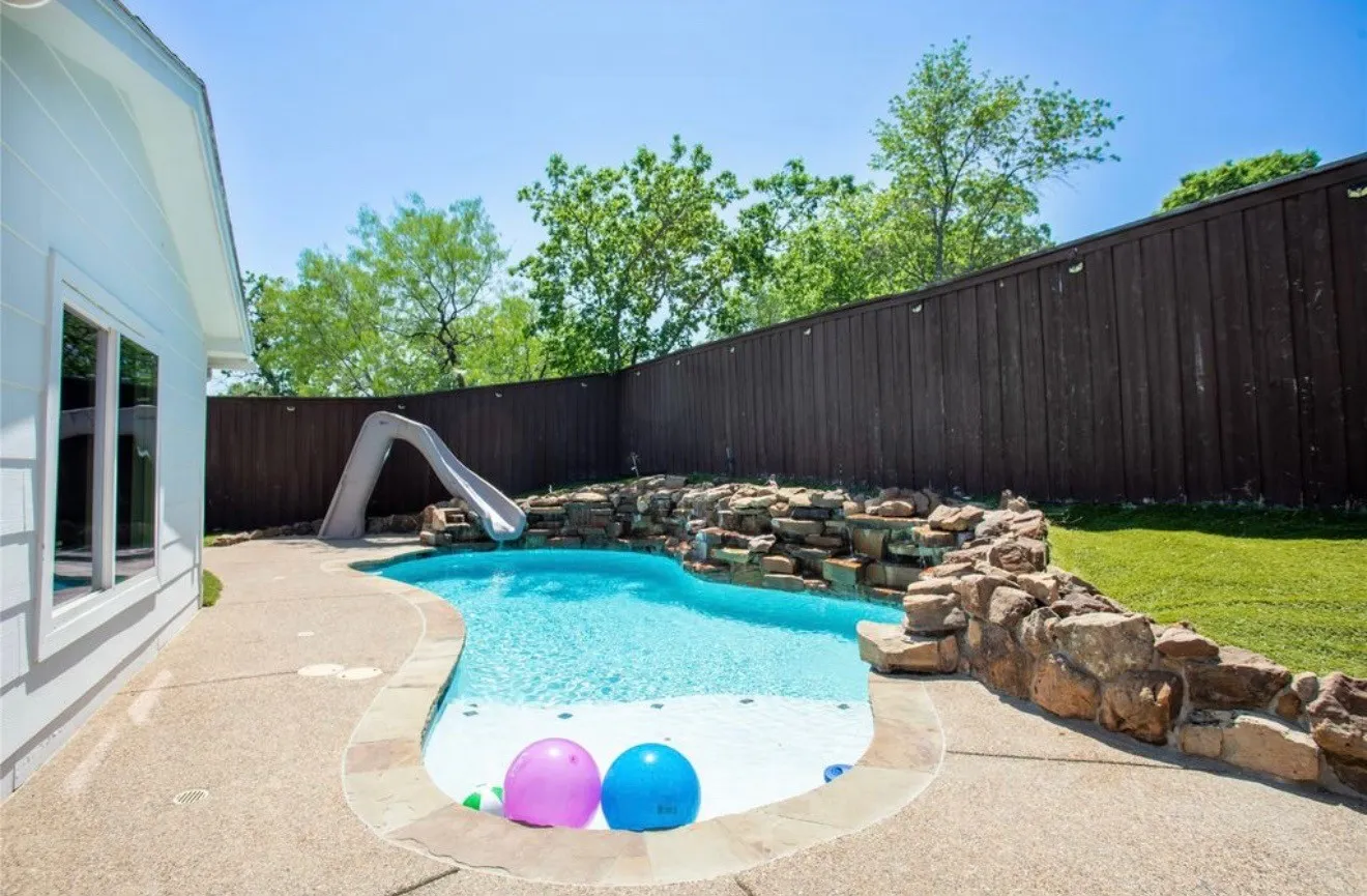 Single Family Residence For Sale in Dallas County , 641 Furlong Drive, Dallas, Texas 75211, 4 Bedroom, 2 Bathroom, Garage spaces, 1,440 Sqft, built in 1971, mls#21357235, Real Estate Agent in Dallas, Homes For Sale in Dallas county, Homes For Sale in Dallas, Realtor in Dallas Texas, Real Estate Brokerage Independent Realty Texas, Luminita Cordes Realtor