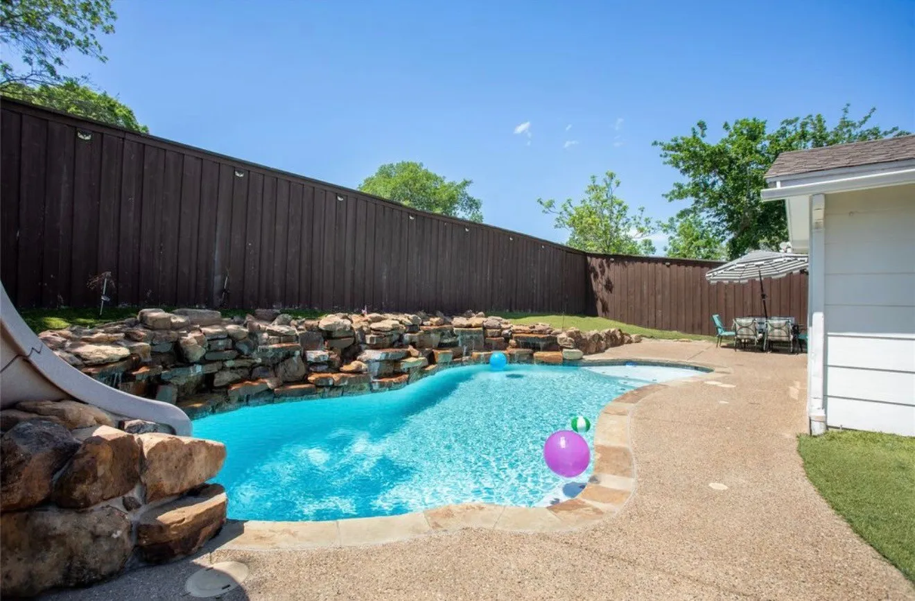 Single Family Residence For Sale in Dallas County , 641 Furlong Drive, Dallas, Texas 75211, 4 Bedroom, 2 Bathroom, Garage spaces, 1,440 Sqft, built in 1971, mls#21357235, Real Estate Agent in Dallas, Homes For Sale in Dallas county, Homes For Sale in Dallas, Realtor in Dallas Texas, Real Estate Brokerage Independent Realty Texas, Luminita Cordes Realtor