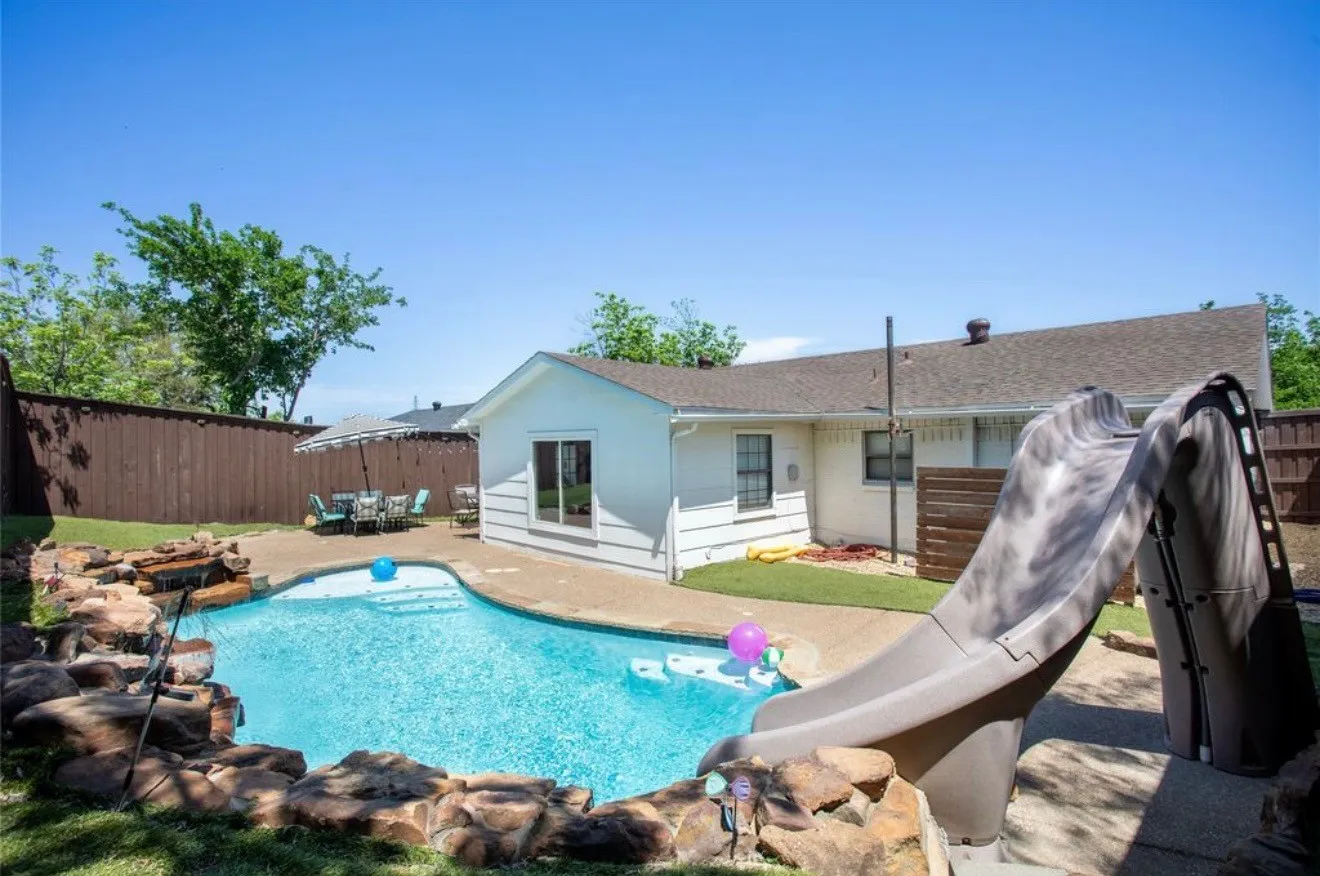 Single Family Residence For Sale in Dallas County , 641 Furlong Drive, Dallas, Texas 75211, 4 Bedroom, 2 Bathroom, Garage spaces, 1,440 Sqft, built in 1971, mls#21357235, Real Estate Agent in Dallas, Homes For Sale in Dallas county, Homes For Sale in Dallas, Realtor in Dallas Texas, Real Estate Brokerage Independent Realty Texas, Luminita Cordes Realtor