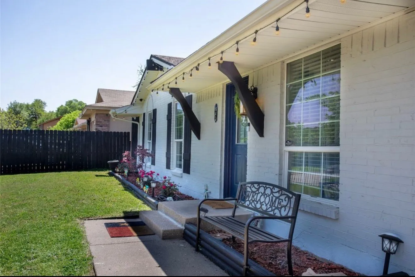 Single Family Residence For Sale in Dallas County , 641 Furlong Drive, Dallas, Texas 75211, 4 Bedroom, 2 Bathroom, Garage spaces, 1,440 Sqft, built in 1971, mls#21357235, Real Estate Agent in Dallas, Homes For Sale in Dallas county, Homes For Sale in Dallas, Realtor in Dallas Texas, Real Estate Brokerage Independent Realty Texas, Luminita Cordes Realtor