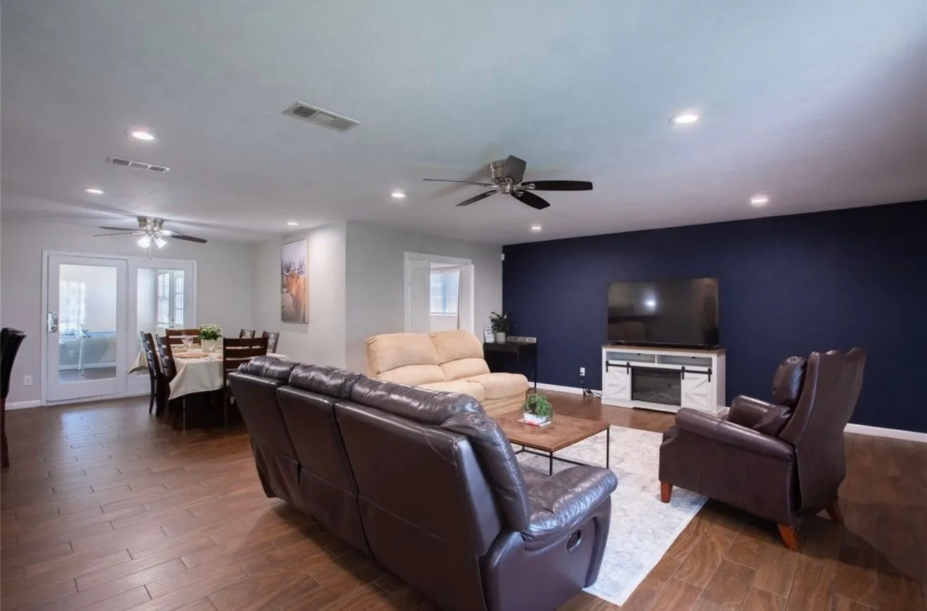 Single Family Residence For Sale in Dallas County , 641 Furlong Drive, Dallas, Texas 75211, 4 Bedroom, 2 Bathroom, Garage spaces, 1,440 Sqft, built in 1971, mls#21357235, Real Estate Agent in Dallas, Homes For Sale in Dallas county, Homes For Sale in Dallas, Realtor in Dallas Texas, Real Estate Brokerage Independent Realty Texas, Luminita Cordes Realtor