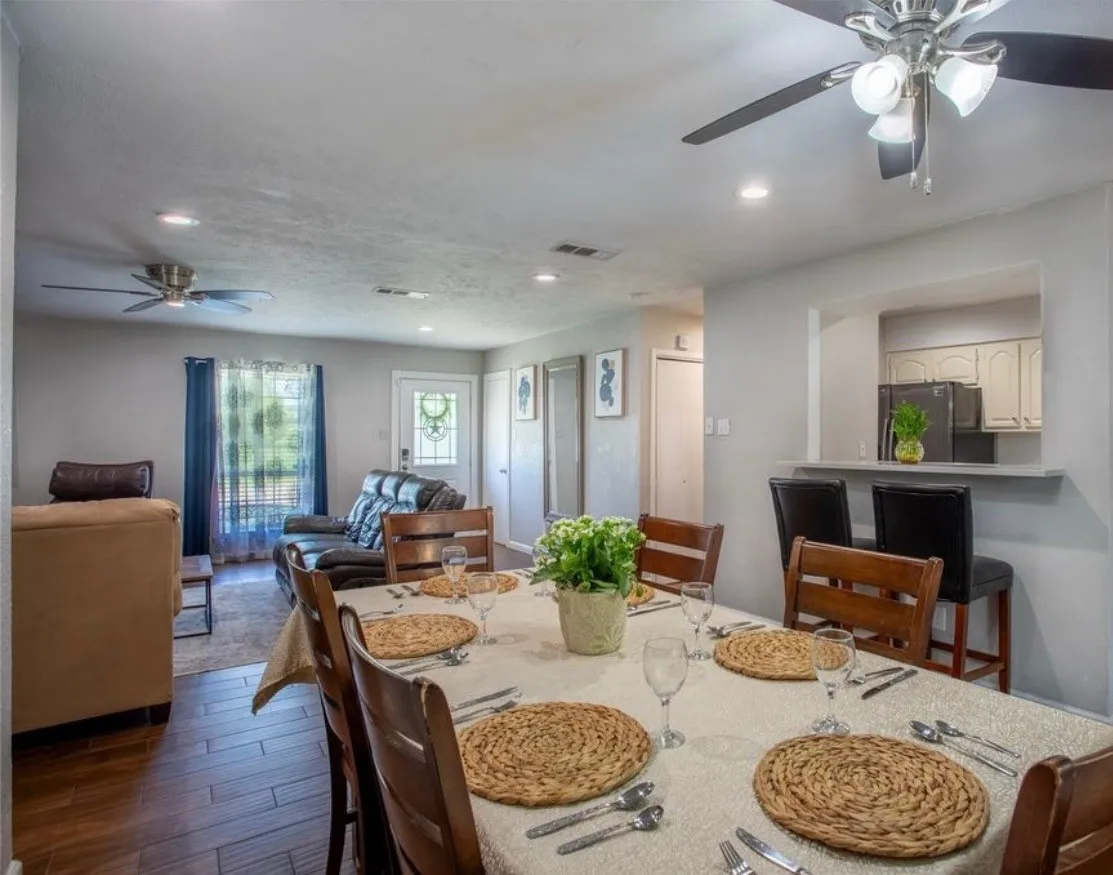 Single Family Residence For Sale in Dallas County , 641 Furlong Drive, Dallas, Texas 75211, 4 Bedroom, 2 Bathroom, Garage spaces, 1,440 Sqft, built in 1971, mls#21357235, Real Estate Agent in Dallas, Homes For Sale in Dallas county, Homes For Sale in Dallas, Realtor in Dallas Texas, Real Estate Brokerage Independent Realty Texas, Luminita Cordes Realtor