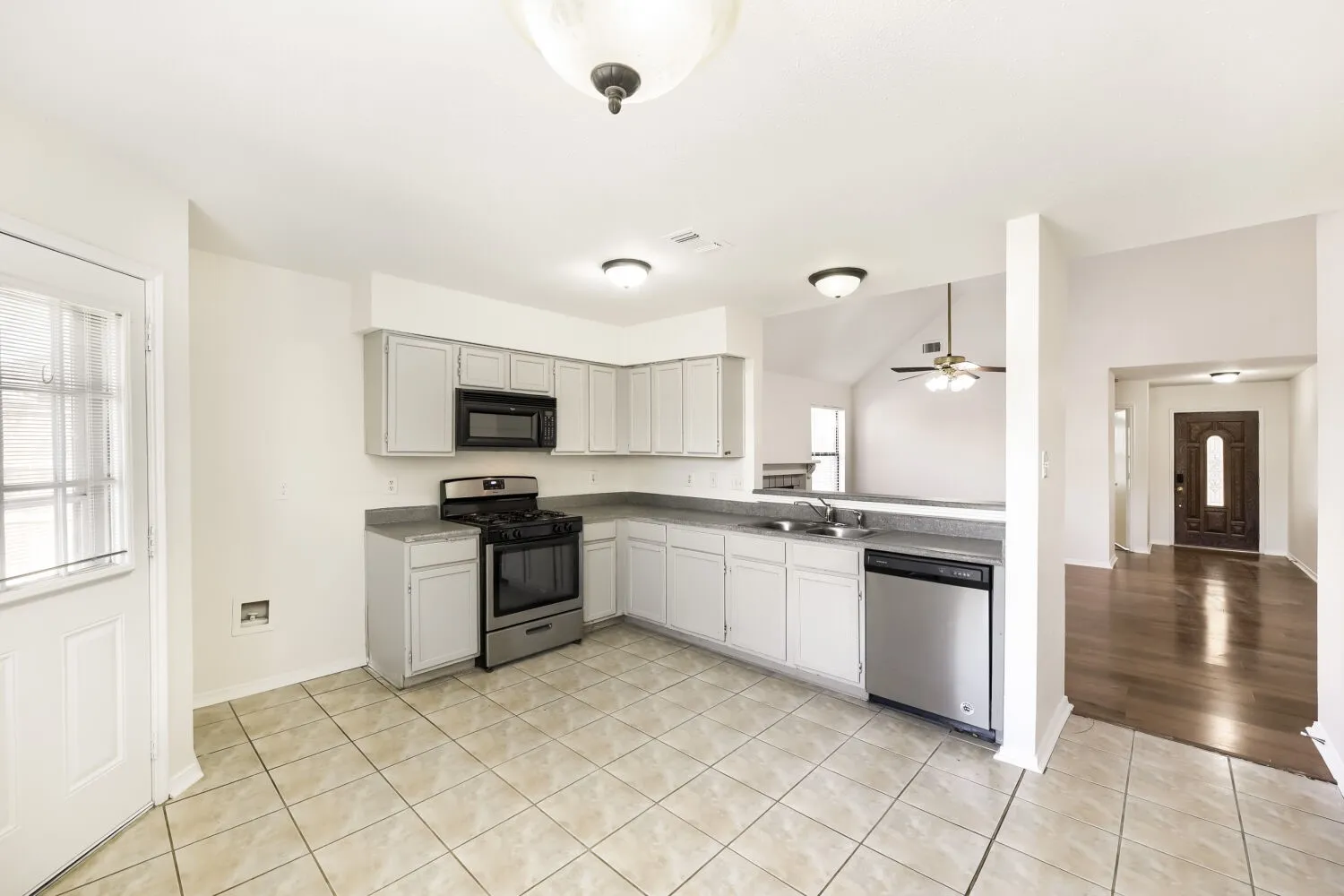 Single Family Residence For Sale in Tarrant County , 10217 Leatherwood Drive, Fort Worth, Texas 76108, 2 Bedroom, 2 Bathroom, 1 Garage spaces, 1,130 Sqft, built in 1985, mls#21358379, Real Estate Agent in Fort Worth, Homes For Sale in Tarrant county, Homes For Sale in Fort Worth, Realtor in Fort Worth Texas, Real Estate Brokerage Independent Realty Texas, Luminita Cordes Realtor