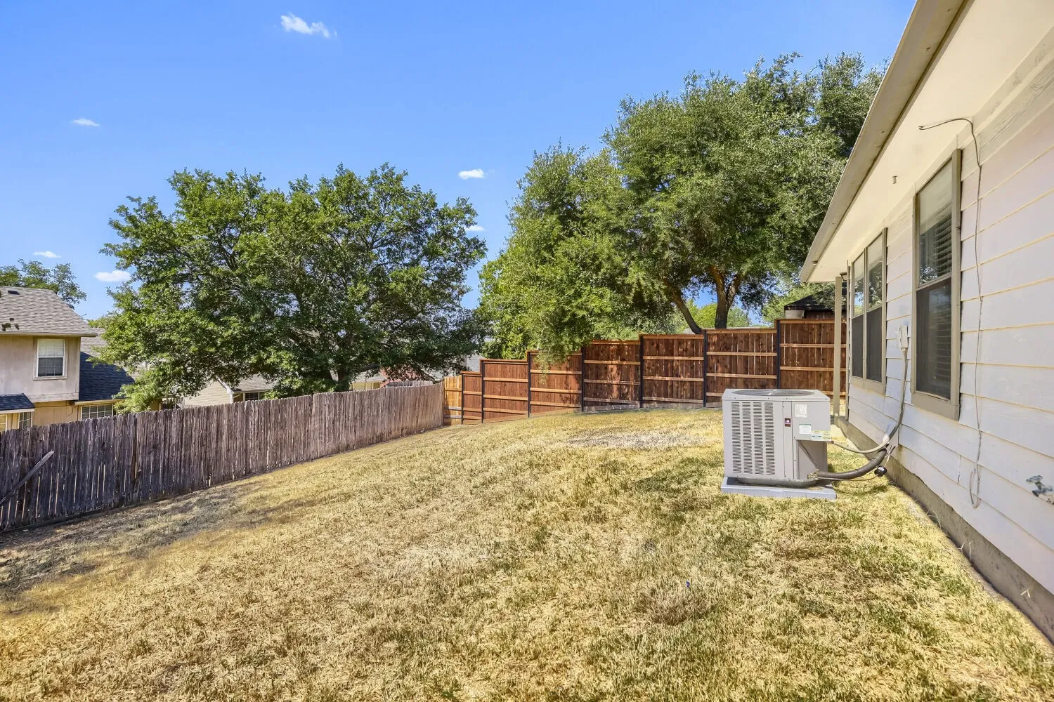 Single Family Residence For Sale in Tarrant County , 10217 Leatherwood Drive, Fort Worth, Texas 76108, 2 Bedroom, 2 Bathroom, 1 Garage spaces, 1,130 Sqft, built in 1985, mls#21358379, Real Estate Agent in Fort Worth, Homes For Sale in Tarrant county, Homes For Sale in Fort Worth, Realtor in Fort Worth Texas, Real Estate Brokerage Independent Realty Texas, Luminita Cordes Realtor