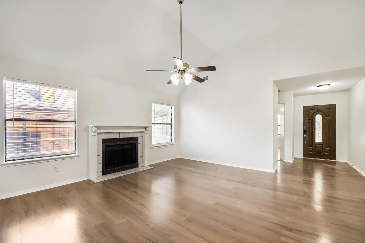 Single Family Residence For Sale in Tarrant County , 10217 Leatherwood Drive, Fort Worth, Texas 76108, 2 Bedroom, 2 Bathroom, 1 Garage spaces, 1,130 Sqft, built in 1985, mls#21358379, Real Estate Agent in Fort Worth, Homes For Sale in Tarrant county, Homes For Sale in Fort Worth, Realtor in Fort Worth Texas, Real Estate Brokerage Independent Realty Texas, Luminita Cordes Realtor