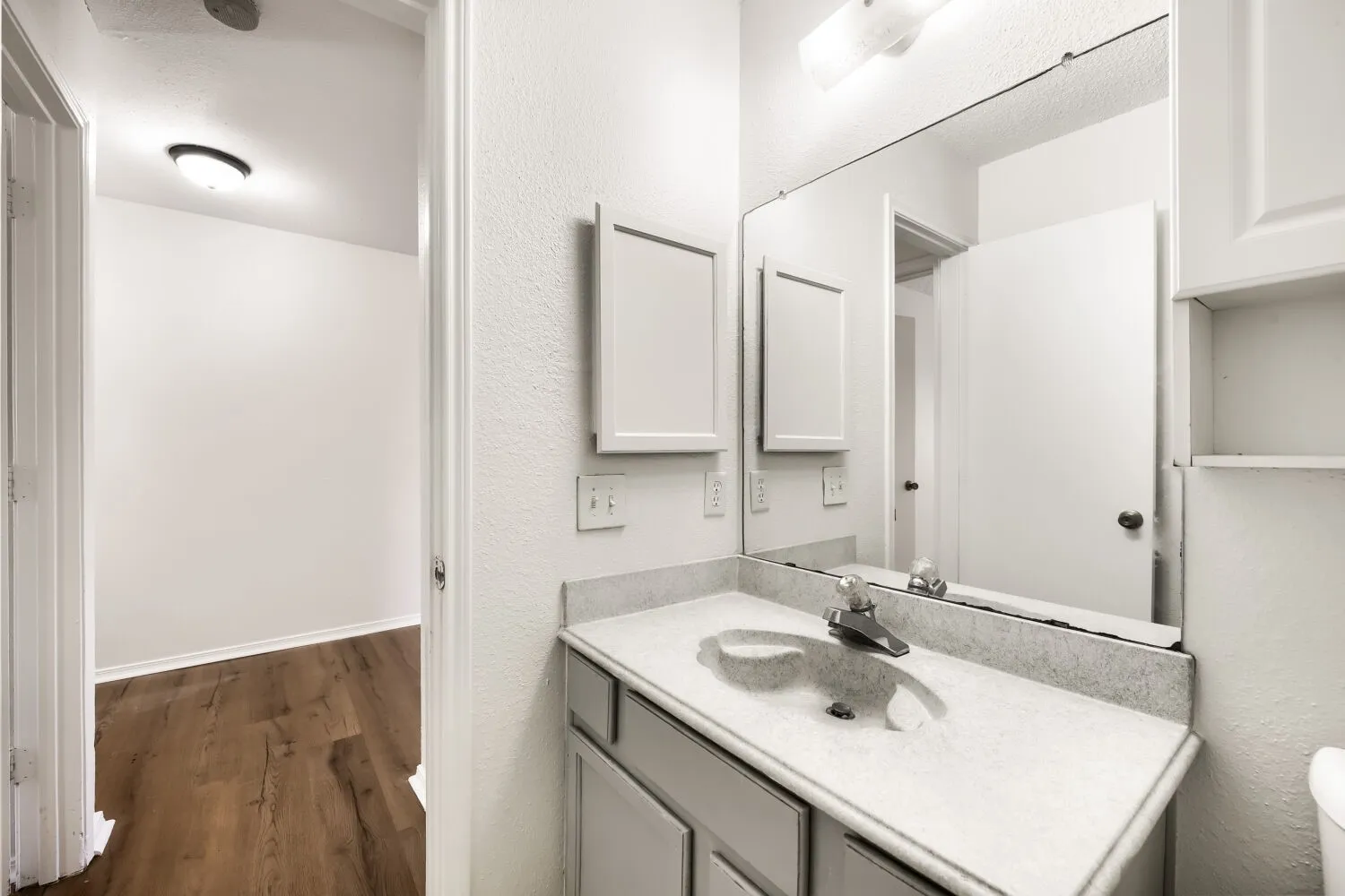 Single Family Residence For Sale in Tarrant County , 10217 Leatherwood Drive, Fort Worth, Texas 76108, 2 Bedroom, 2 Bathroom, 1 Garage spaces, 1,130 Sqft, built in 1985, mls#21358379, Real Estate Agent in Fort Worth, Homes For Sale in Tarrant county, Homes For Sale in Fort Worth, Realtor in Fort Worth Texas, Real Estate Brokerage Independent Realty Texas, Luminita Cordes Realtor
