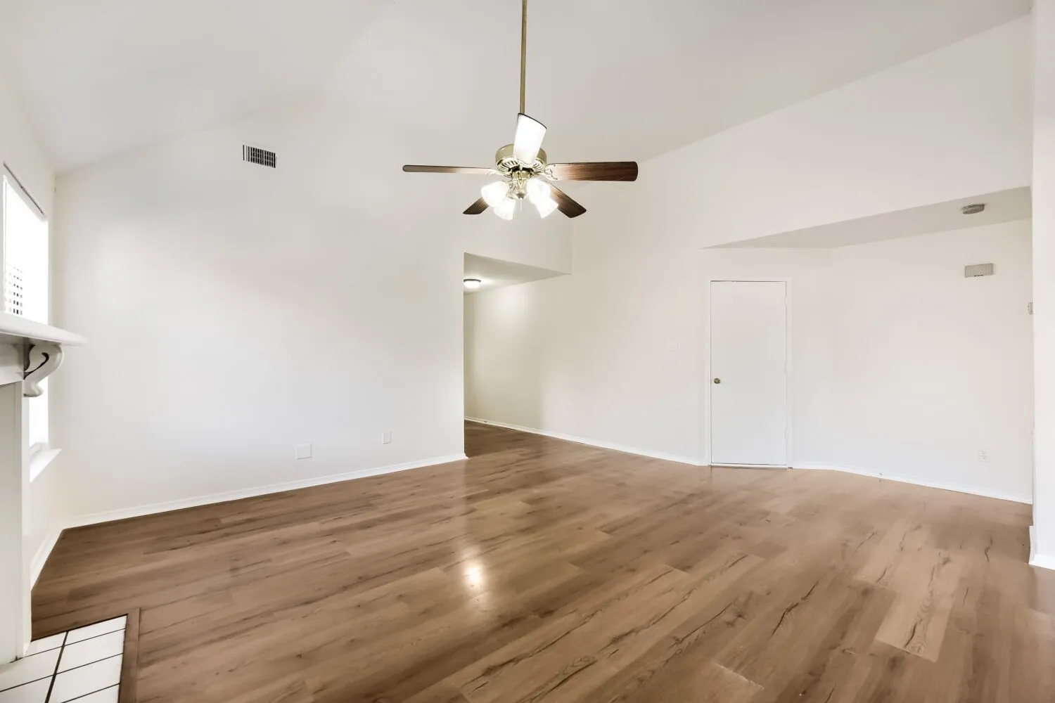 Single Family Residence For Sale in Tarrant County , 10217 Leatherwood Drive, Fort Worth, Texas 76108, 2 Bedroom, 2 Bathroom, 1 Garage spaces, 1,130 Sqft, built in 1985, mls#21358379, Real Estate Agent in Fort Worth, Homes For Sale in Tarrant county, Homes For Sale in Fort Worth, Realtor in Fort Worth Texas, Real Estate Brokerage Independent Realty Texas, Luminita Cordes Realtor