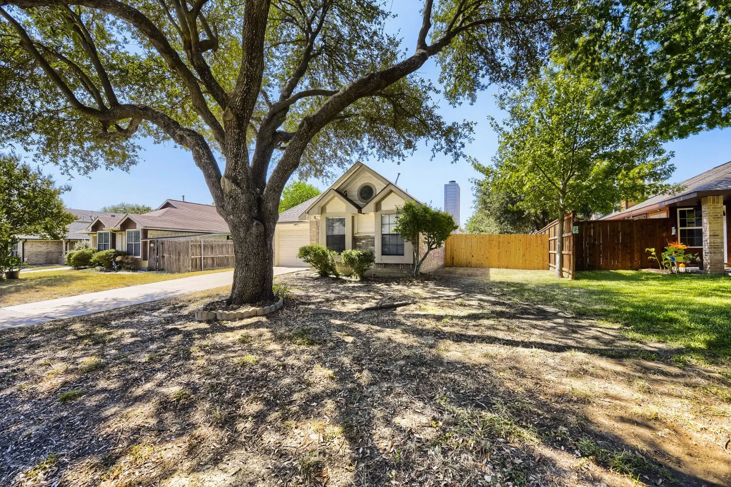 Single Family Residence For Sale in Tarrant County , 10217 Leatherwood Drive, Fort Worth, Texas 76108, 2 Bedroom, 2 Bathroom, 1 Garage spaces, 1,130 Sqft, built in 1985, mls#21358379, Real Estate Agent in Fort Worth, Homes For Sale in Tarrant county, Homes For Sale in Fort Worth, Realtor in Fort Worth Texas, Real Estate Brokerage Independent Realty Texas, Luminita Cordes Realtor