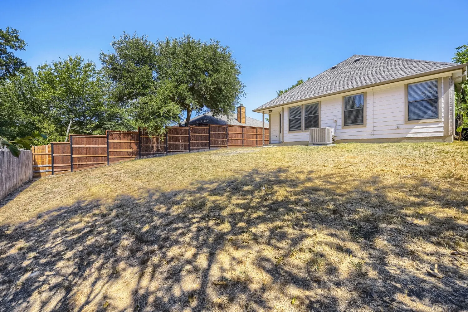 Single Family Residence For Sale in Tarrant County , 10217 Leatherwood Drive, Fort Worth, Texas 76108, 2 Bedroom, 2 Bathroom, 1 Garage spaces, 1,130 Sqft, built in 1985, mls#21358379, Real Estate Agent in Fort Worth, Homes For Sale in Tarrant county, Homes For Sale in Fort Worth, Realtor in Fort Worth Texas, Real Estate Brokerage Independent Realty Texas, Luminita Cordes Realtor