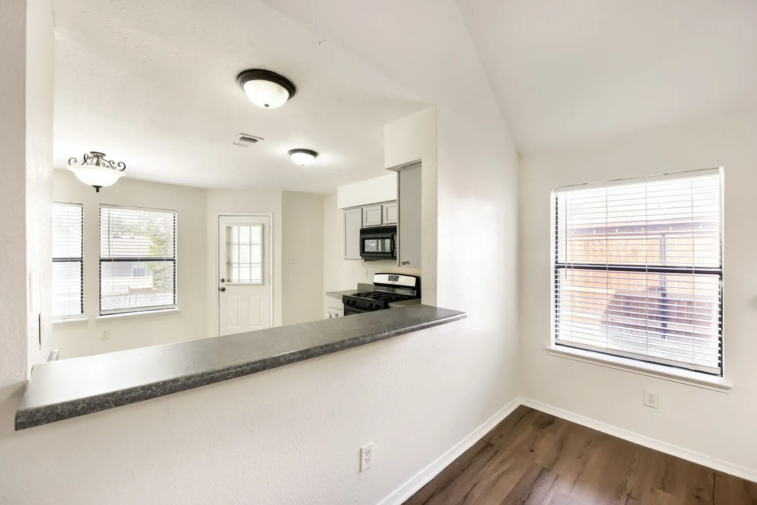 Single Family Residence For Sale in Tarrant County , 10217 Leatherwood Drive, Fort Worth, Texas 76108, 2 Bedroom, 2 Bathroom, 1 Garage spaces, 1,130 Sqft, built in 1985, mls#21358379, Real Estate Agent in Fort Worth, Homes For Sale in Tarrant county, Homes For Sale in Fort Worth, Realtor in Fort Worth Texas, Real Estate Brokerage Independent Realty Texas, Luminita Cordes Realtor