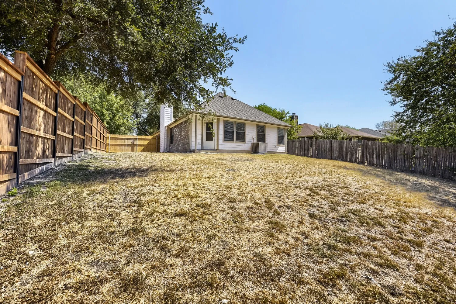 Single Family Residence For Sale in Tarrant County , 10217 Leatherwood Drive, Fort Worth, Texas 76108, 2 Bedroom, 2 Bathroom, 1 Garage spaces, 1,130 Sqft, built in 1985, mls#21358379, Real Estate Agent in Fort Worth, Homes For Sale in Tarrant county, Homes For Sale in Fort Worth, Realtor in Fort Worth Texas, Real Estate Brokerage Independent Realty Texas, Luminita Cordes Realtor