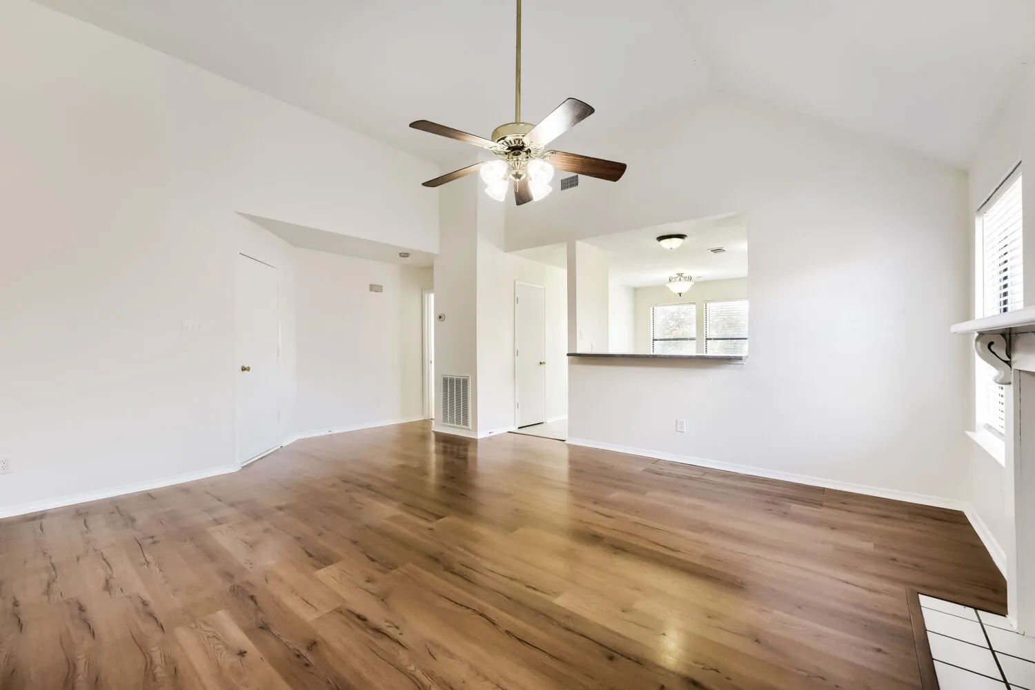 Single Family Residence For Sale in Tarrant County , 10217 Leatherwood Drive, Fort Worth, Texas 76108, 2 Bedroom, 2 Bathroom, 1 Garage spaces, 1,130 Sqft, built in 1985, mls#21358379, Real Estate Agent in Fort Worth, Homes For Sale in Tarrant county, Homes For Sale in Fort Worth, Realtor in Fort Worth Texas, Real Estate Brokerage Independent Realty Texas, Luminita Cordes Realtor