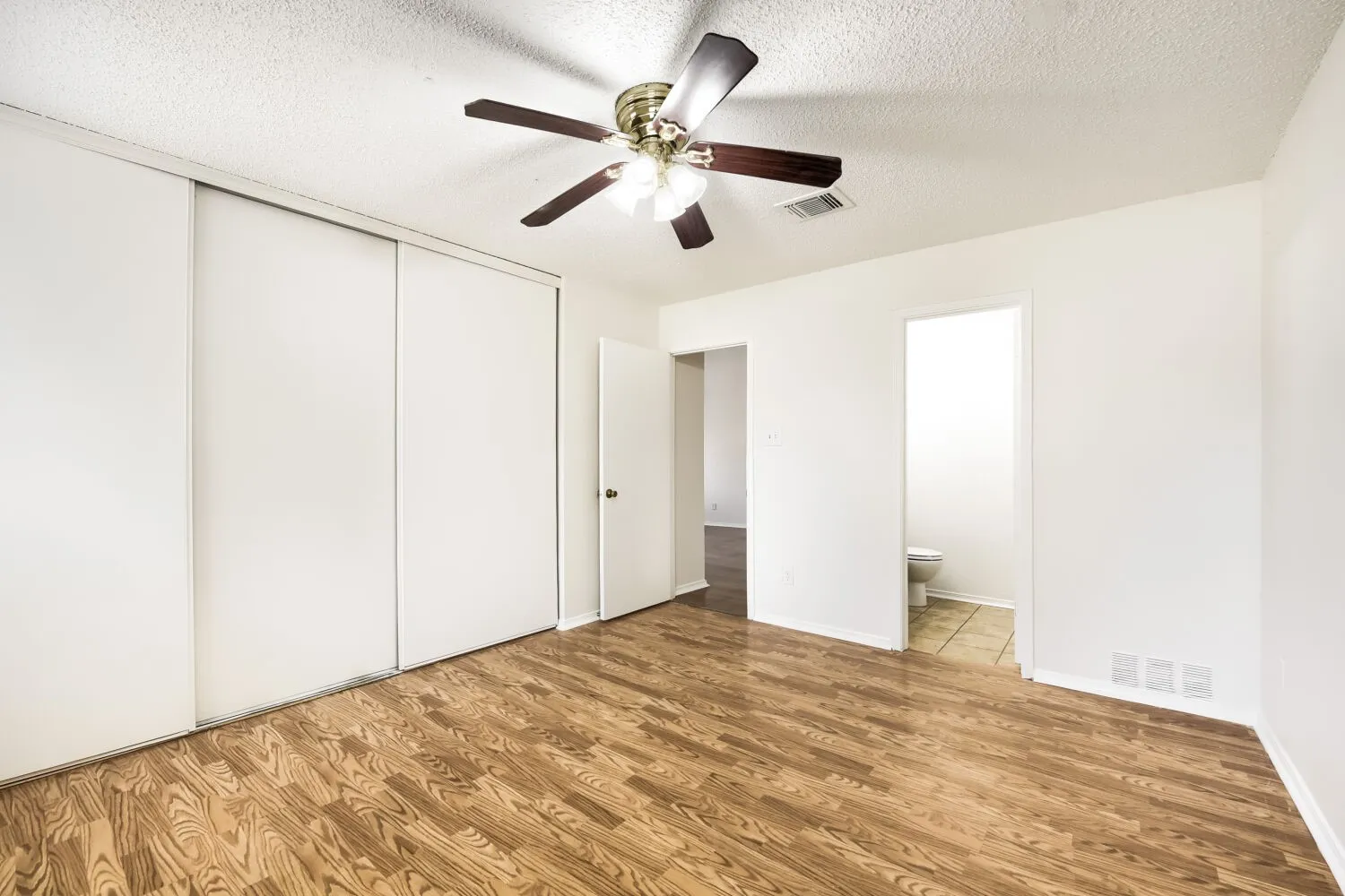 Single Family Residence For Sale in Tarrant County , 10217 Leatherwood Drive, Fort Worth, Texas 76108, 2 Bedroom, 2 Bathroom, 1 Garage spaces, 1,130 Sqft, built in 1985, mls#21358379, Real Estate Agent in Fort Worth, Homes For Sale in Tarrant county, Homes For Sale in Fort Worth, Realtor in Fort Worth Texas, Real Estate Brokerage Independent Realty Texas, Luminita Cordes Realtor