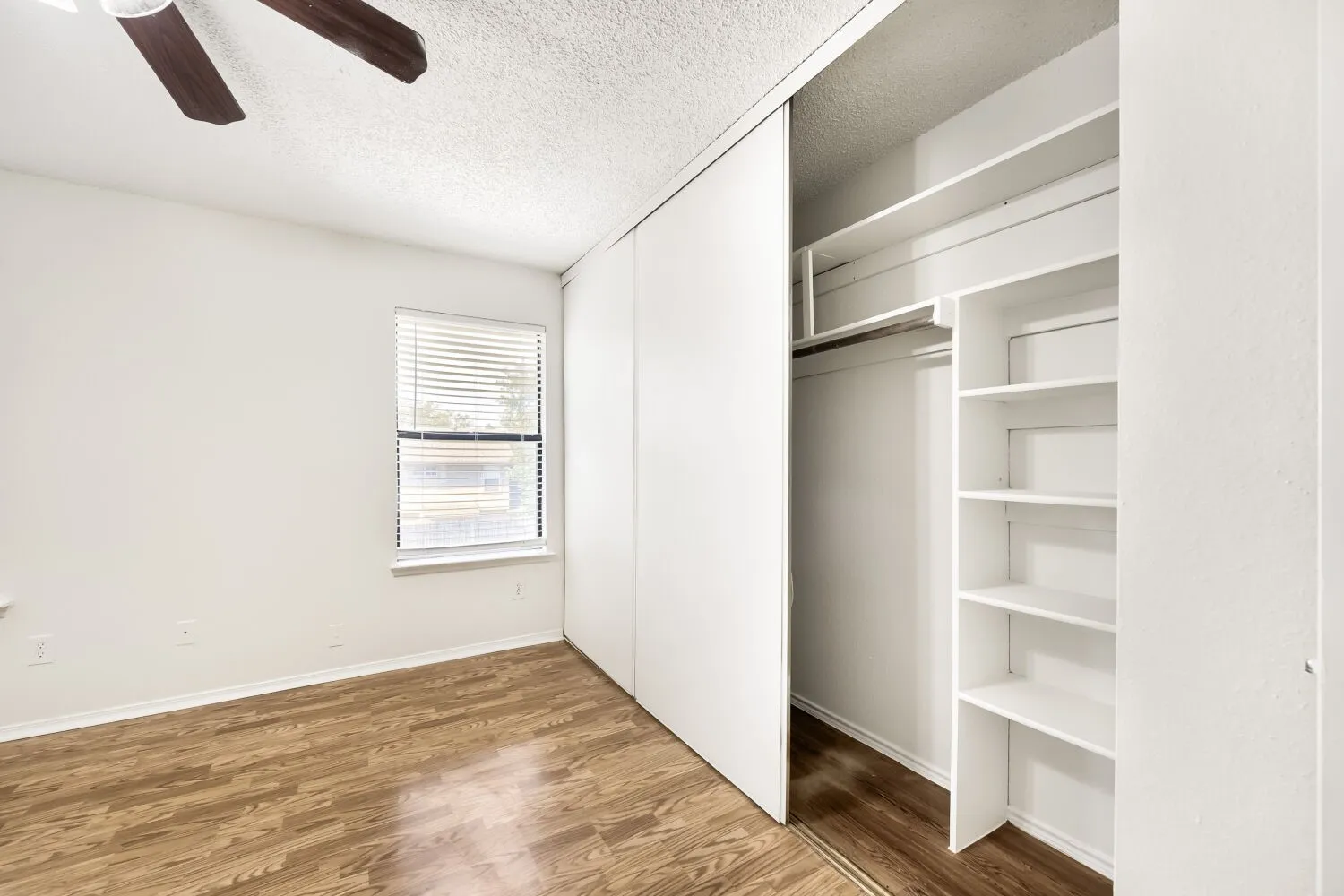 Single Family Residence For Sale in Tarrant County , 10217 Leatherwood Drive, Fort Worth, Texas 76108, 2 Bedroom, 2 Bathroom, 1 Garage spaces, 1,130 Sqft, built in 1985, mls#21358379, Real Estate Agent in Fort Worth, Homes For Sale in Tarrant county, Homes For Sale in Fort Worth, Realtor in Fort Worth Texas, Real Estate Brokerage Independent Realty Texas, Luminita Cordes Realtor