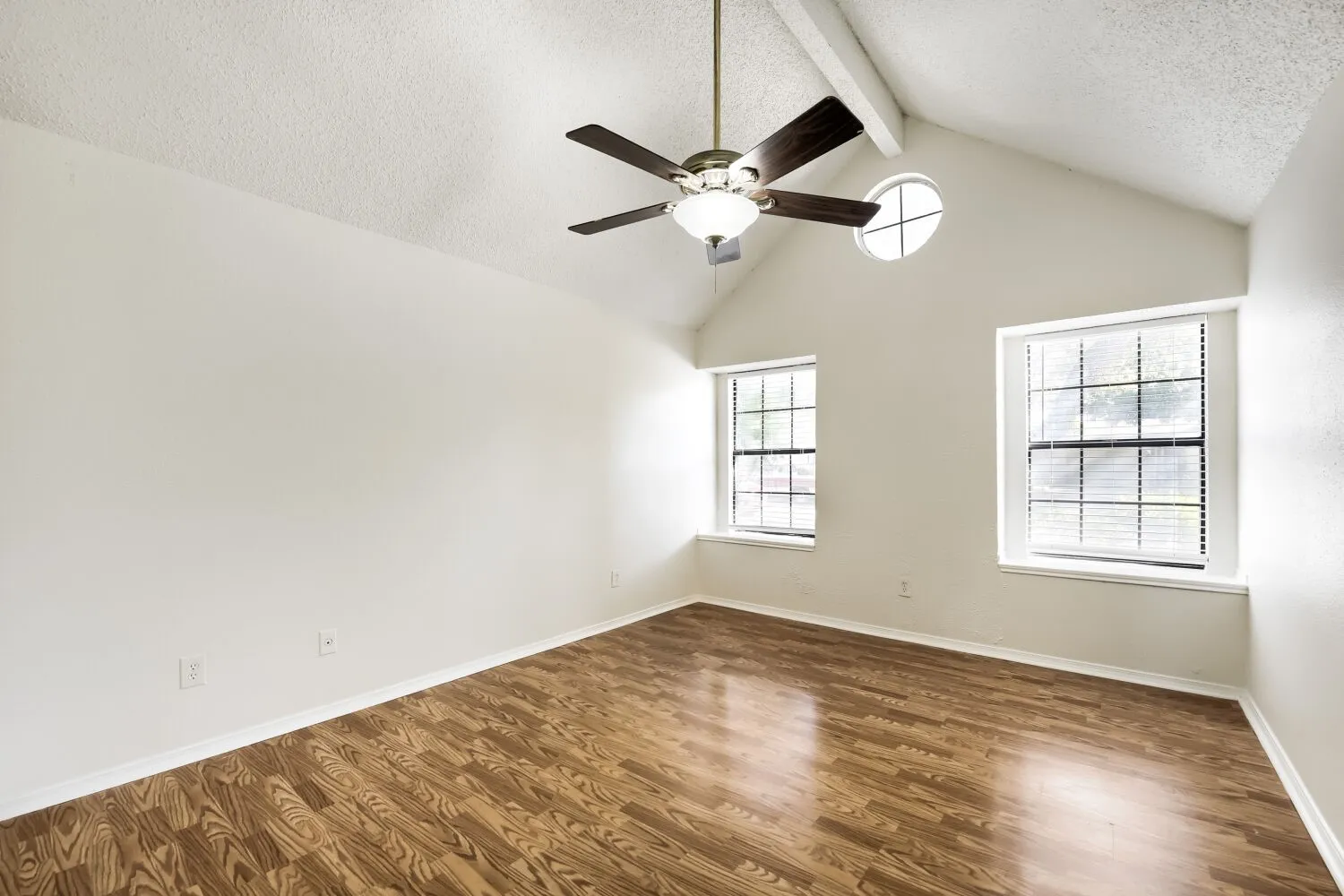 Single Family Residence For Sale in Tarrant County , 10217 Leatherwood Drive, Fort Worth, Texas 76108, 2 Bedroom, 2 Bathroom, 1 Garage spaces, 1,130 Sqft, built in 1985, mls#21358379, Real Estate Agent in Fort Worth, Homes For Sale in Tarrant county, Homes For Sale in Fort Worth, Realtor in Fort Worth Texas, Real Estate Brokerage Independent Realty Texas, Luminita Cordes Realtor