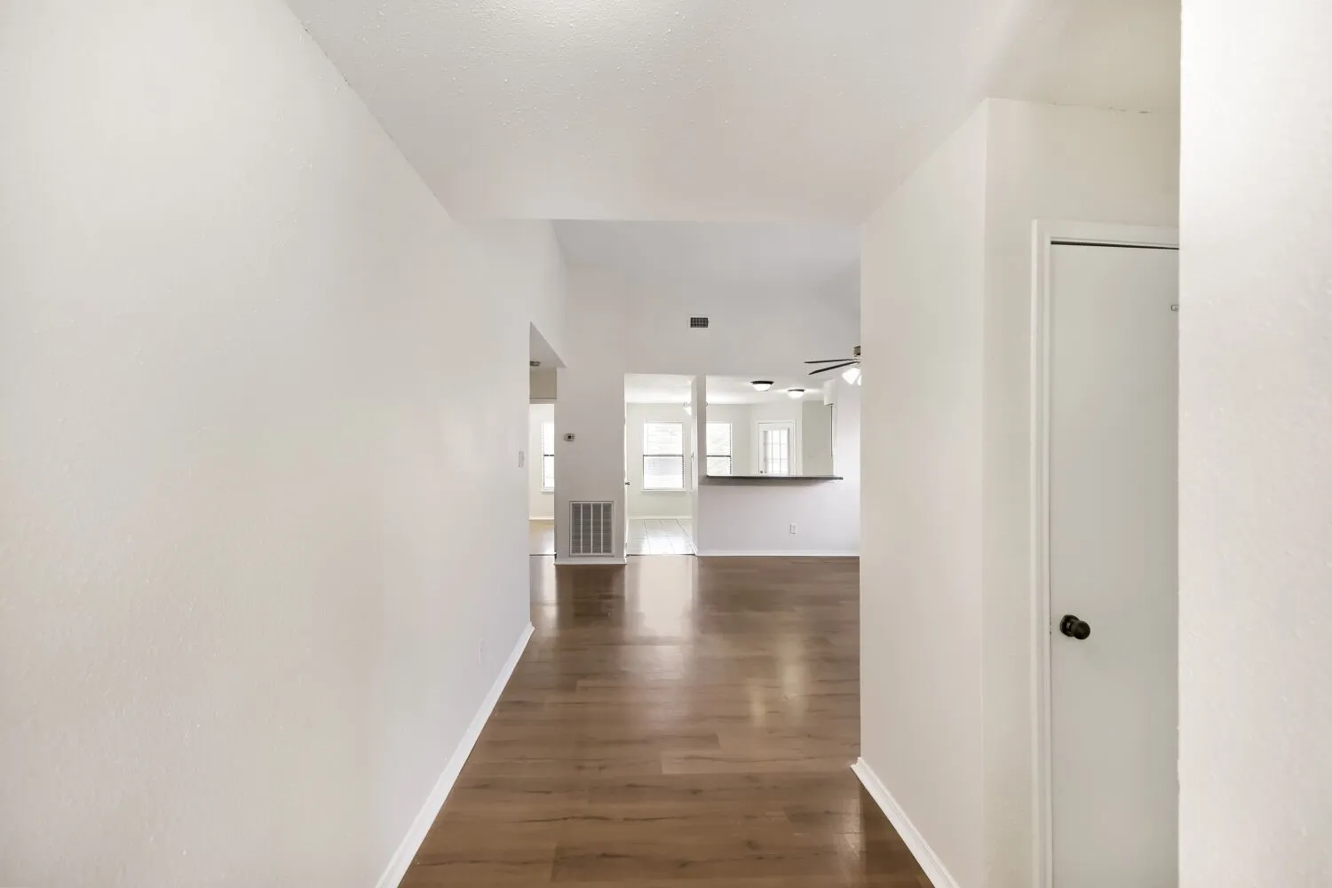 Single Family Residence For Sale in Tarrant County , 10217 Leatherwood Drive, Fort Worth, Texas 76108, 2 Bedroom, 2 Bathroom, 1 Garage spaces, 1,130 Sqft, built in 1985, mls#21358379, Real Estate Agent in Fort Worth, Homes For Sale in Tarrant county, Homes For Sale in Fort Worth, Realtor in Fort Worth Texas, Real Estate Brokerage Independent Realty Texas, Luminita Cordes Realtor