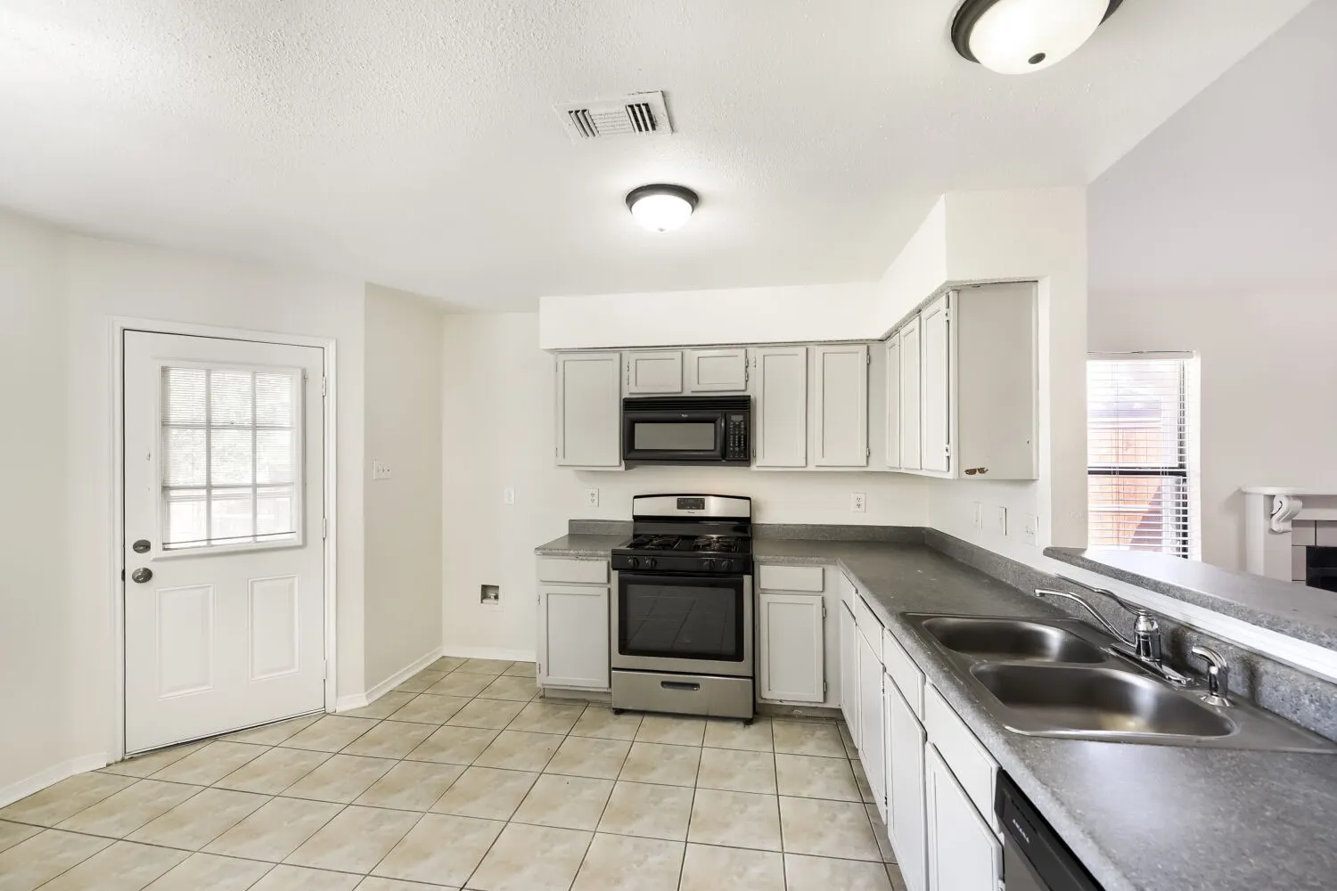Single Family Residence For Sale in Tarrant County , 10217 Leatherwood Drive, Fort Worth, Texas 76108, 2 Bedroom, 2 Bathroom, 1 Garage spaces, 1,130 Sqft, built in 1985, mls#21358379, Real Estate Agent in Fort Worth, Homes For Sale in Tarrant county, Homes For Sale in Fort Worth, Realtor in Fort Worth Texas, Real Estate Brokerage Independent Realty Texas, Luminita Cordes Realtor